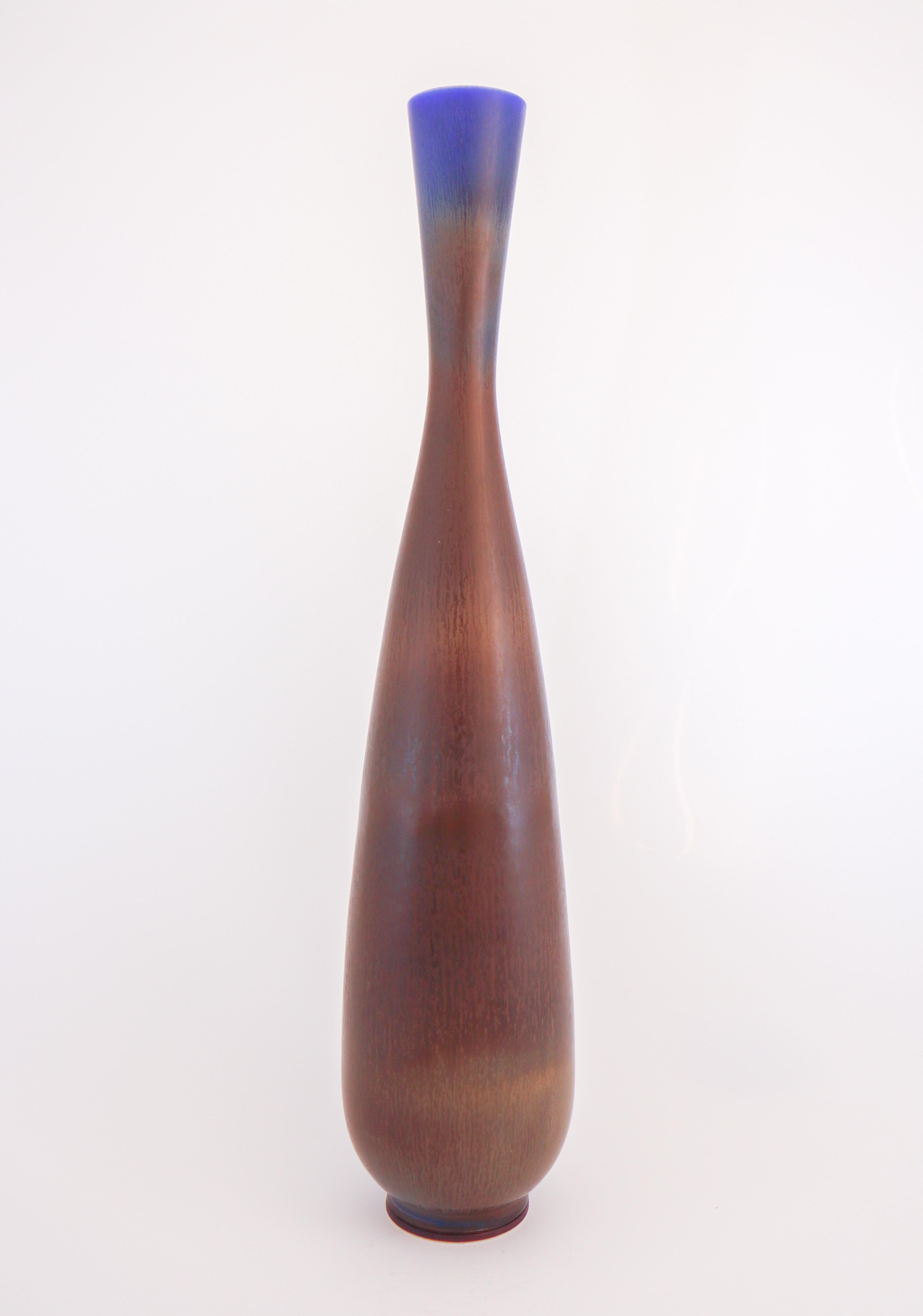 Gran jarrón de gres azul y marrón, Berndt Friberg, Gustavsberg 1967 siglo XX en venta
