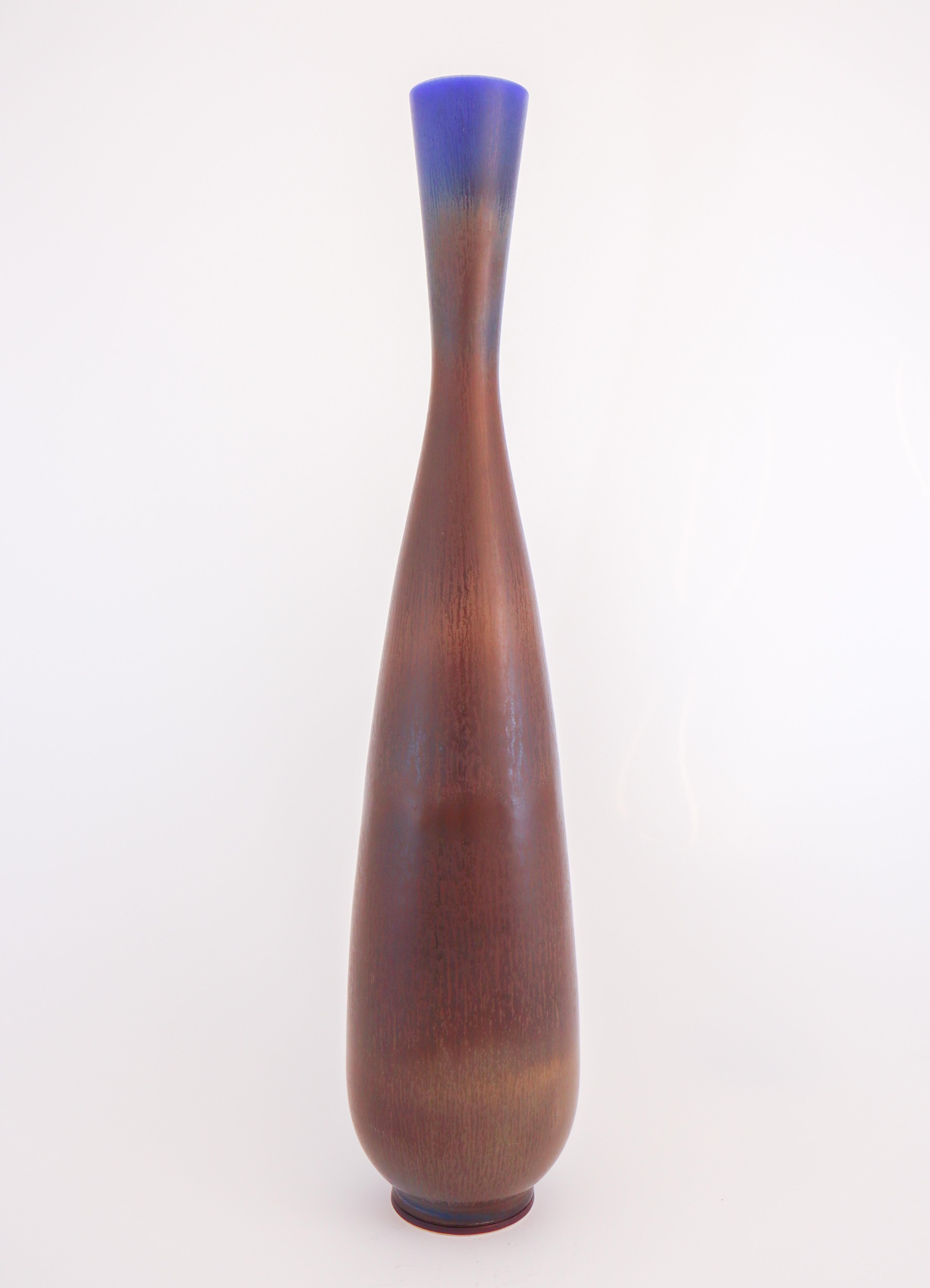Gran jarrón de gres azul y marrón, Berndt Friberg, Gustavsberg 1967 Gres en venta