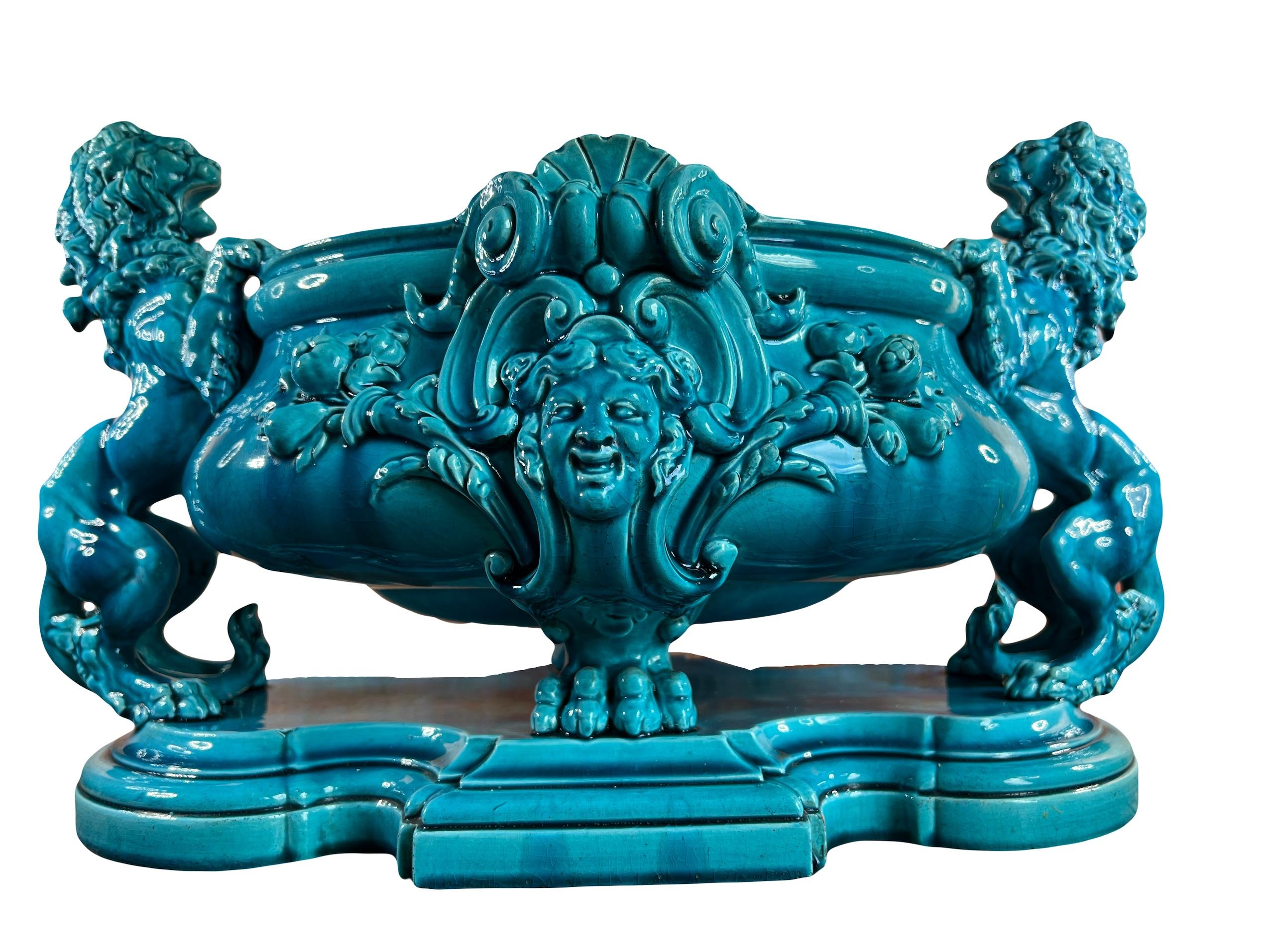Neoclassico Grande centrotavola in maiolica blu di Bordeaux Jules Vieillard 19° secolo in vendita