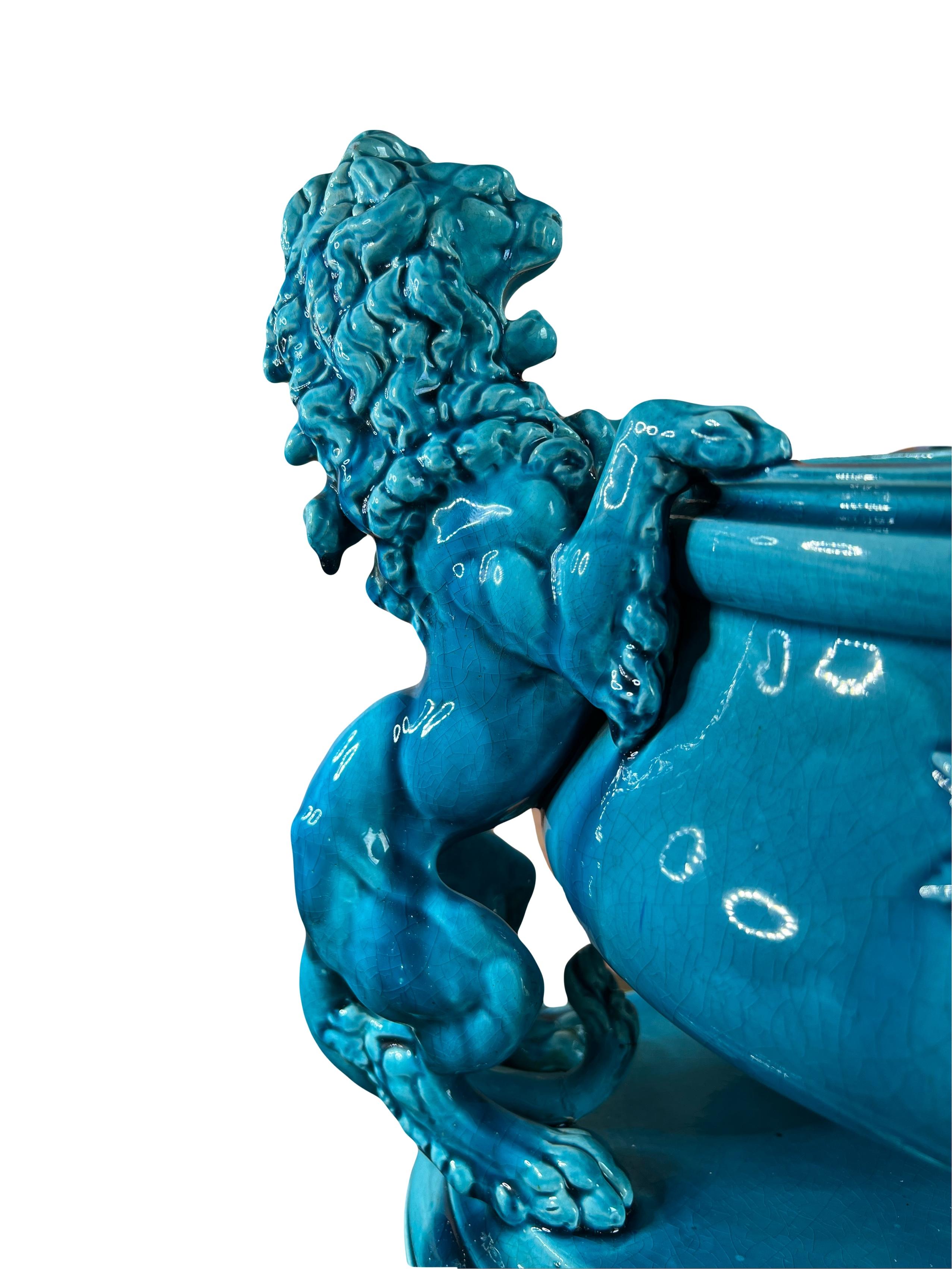 Grande centrotavola in maiolica blu di Bordeaux Jules Vieillard 19° secolo In condizioni buone in vendita a LA FERTÉ-SOUS-JOUARRE, FR