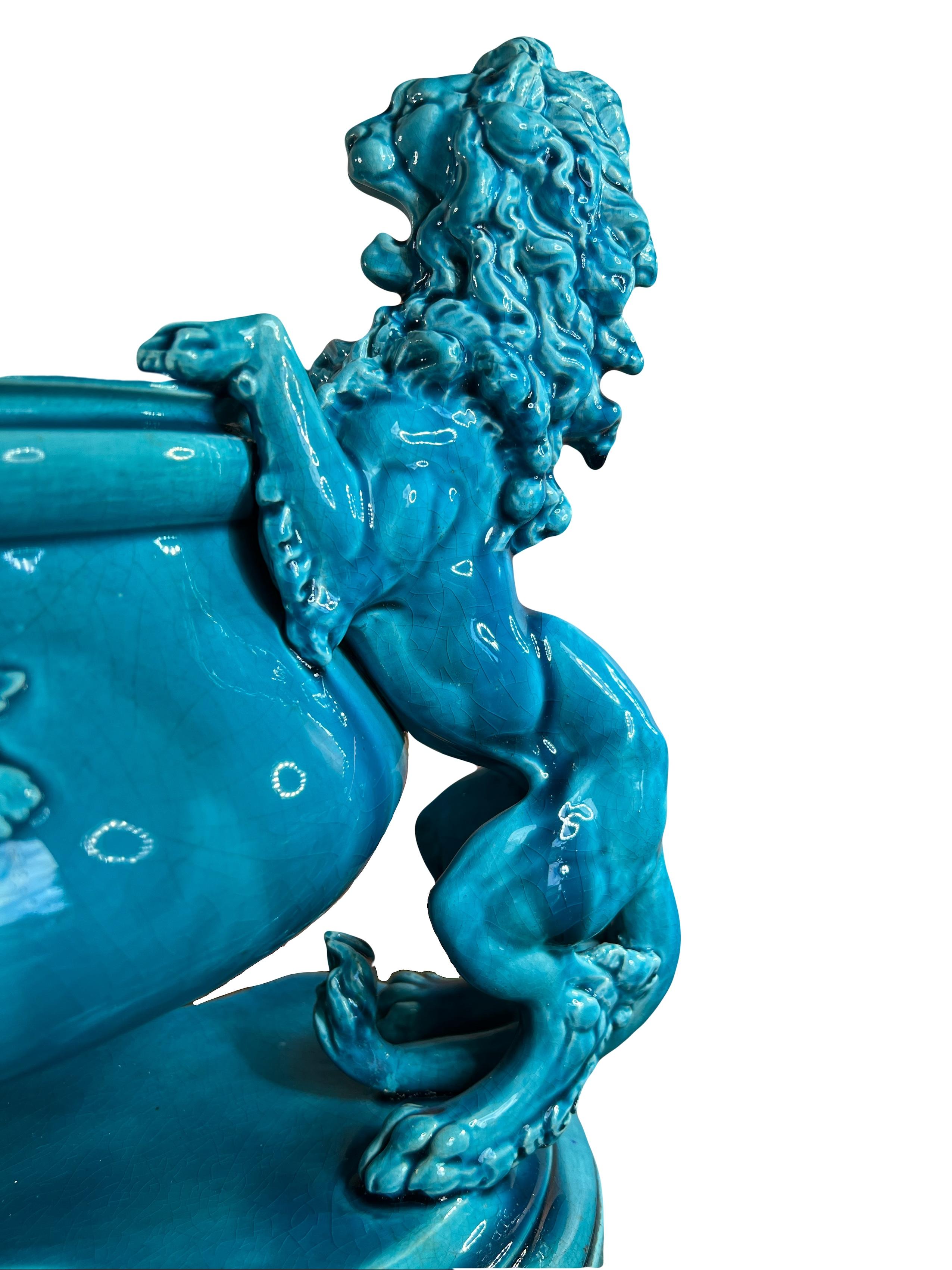 XIX secolo Grande centrotavola in maiolica blu di Bordeaux Jules Vieillard 19° secolo in vendita