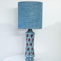 Grande lampe en céramique bleue avec des points rouges, abat-jour assorti sur mesure par R. Houben