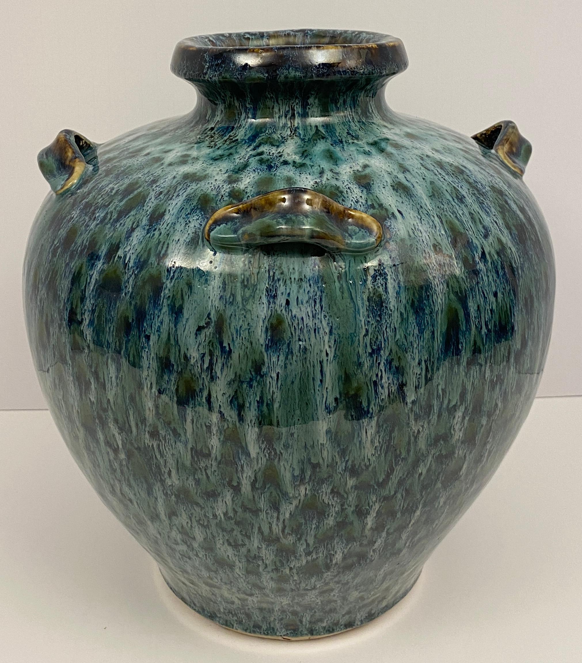 Vaso o fioriera grande in ceramica blu In condizioni buone in vendita a Miami, FL