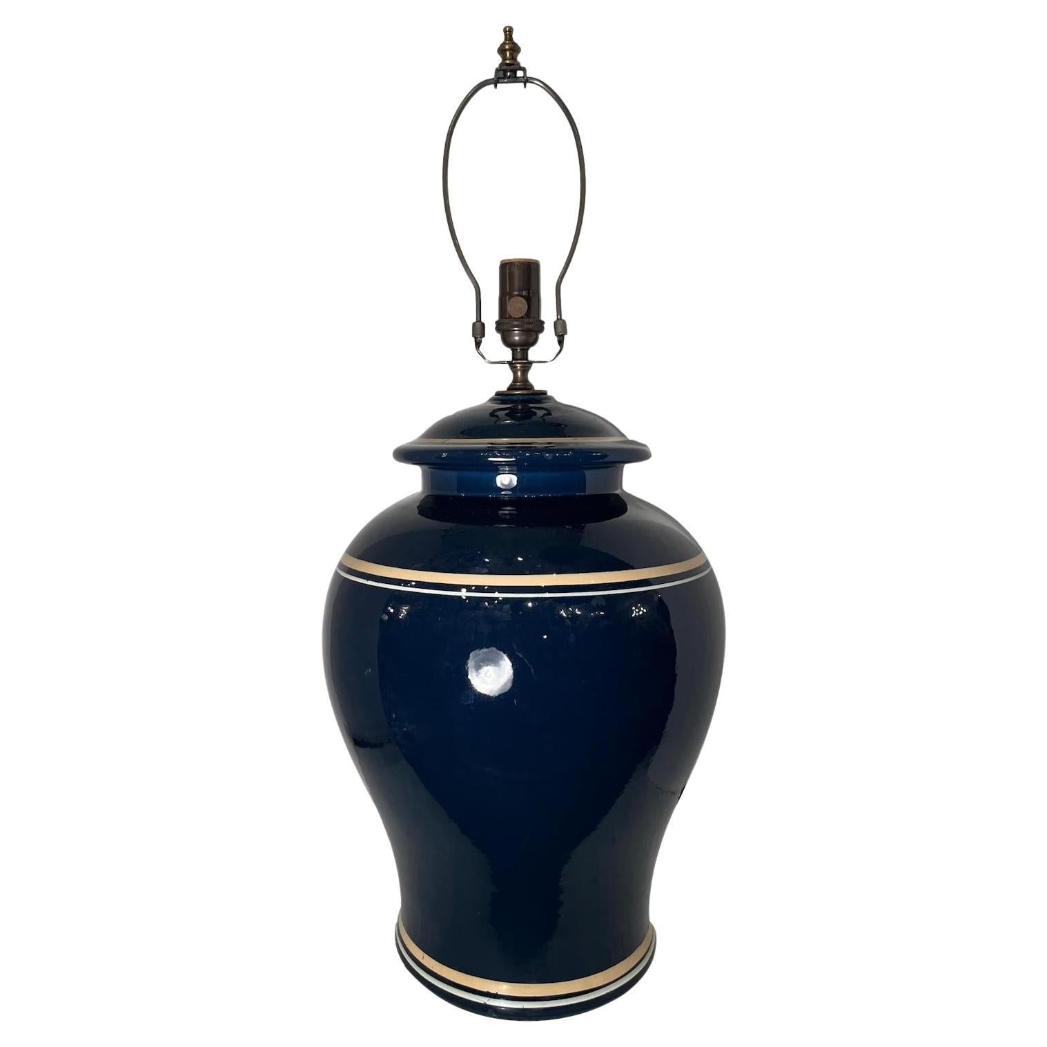 Grande lampe en porcelaine française bleue