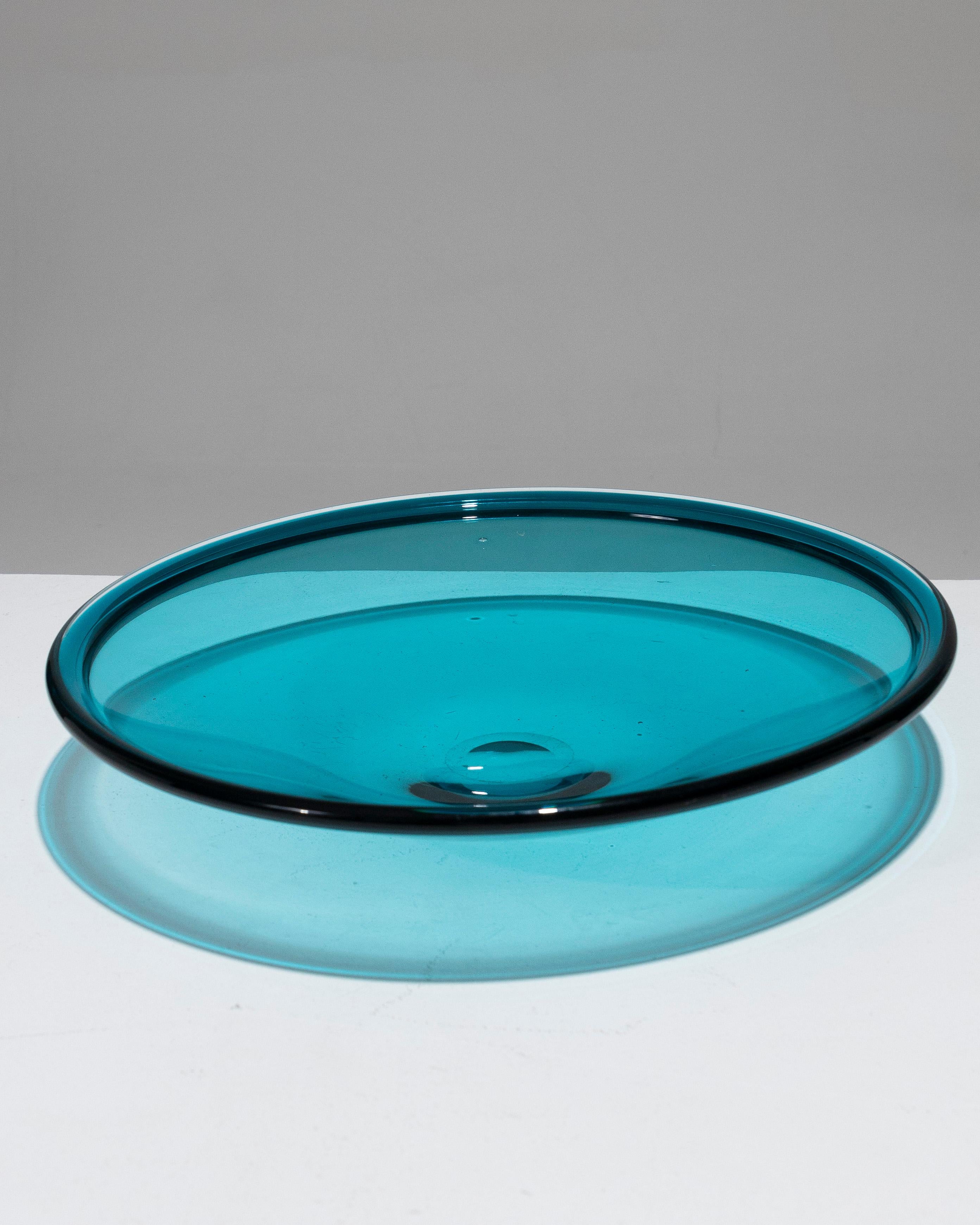 Large Circular Bowl in Turquoise-Tinted Glass, crafted in Sweden in the 1950s. In good condition.
DV1944

