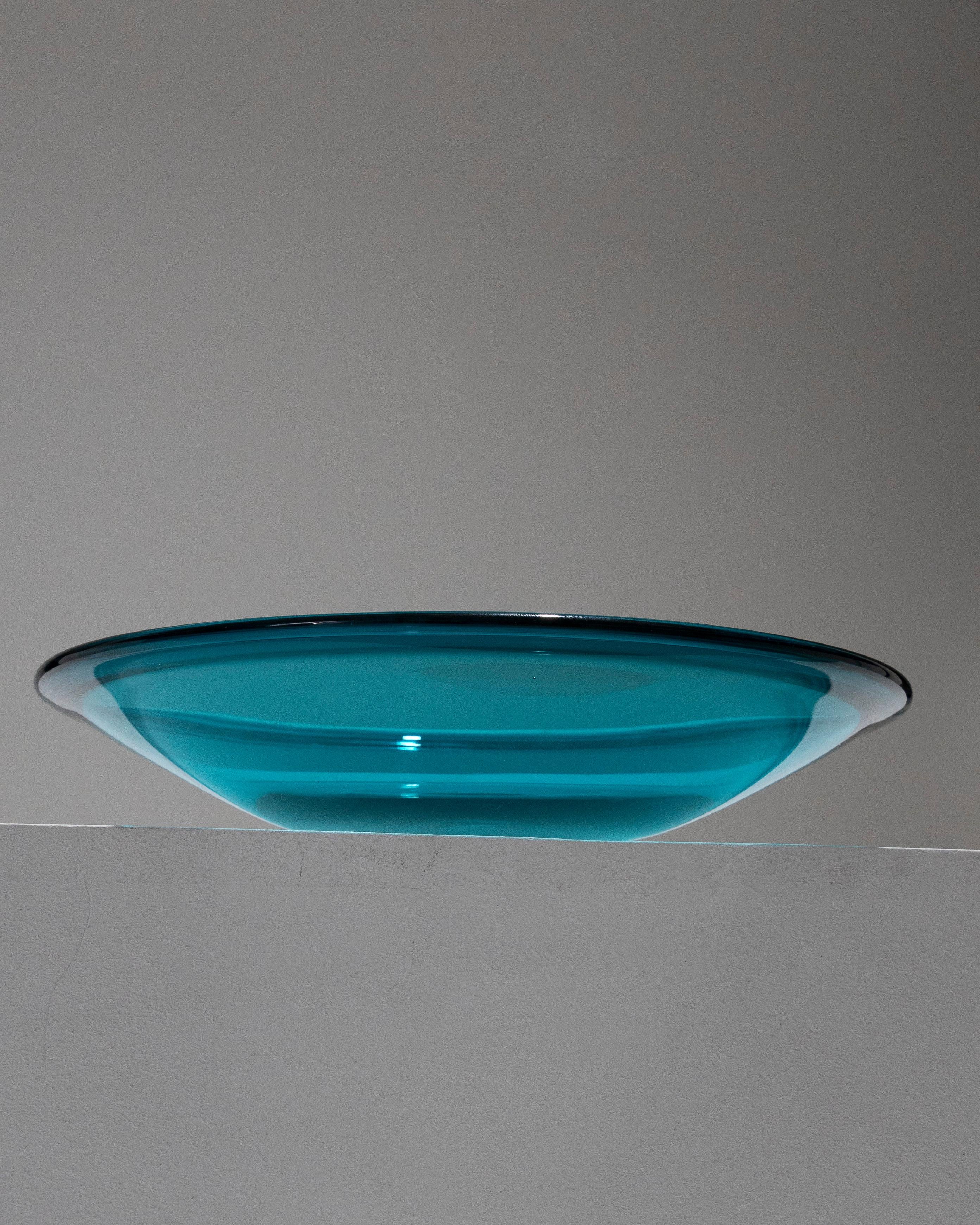 Large Blue Glass Bowl, 1950s In Good Condition For Sale In PARIS, FR