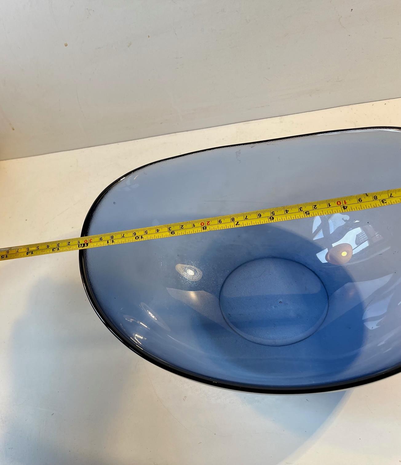 Large Blue Glass Bowl by Per Lütken for Holmegaard, 1980s In Good Condition For Sale In Esbjerg, DK