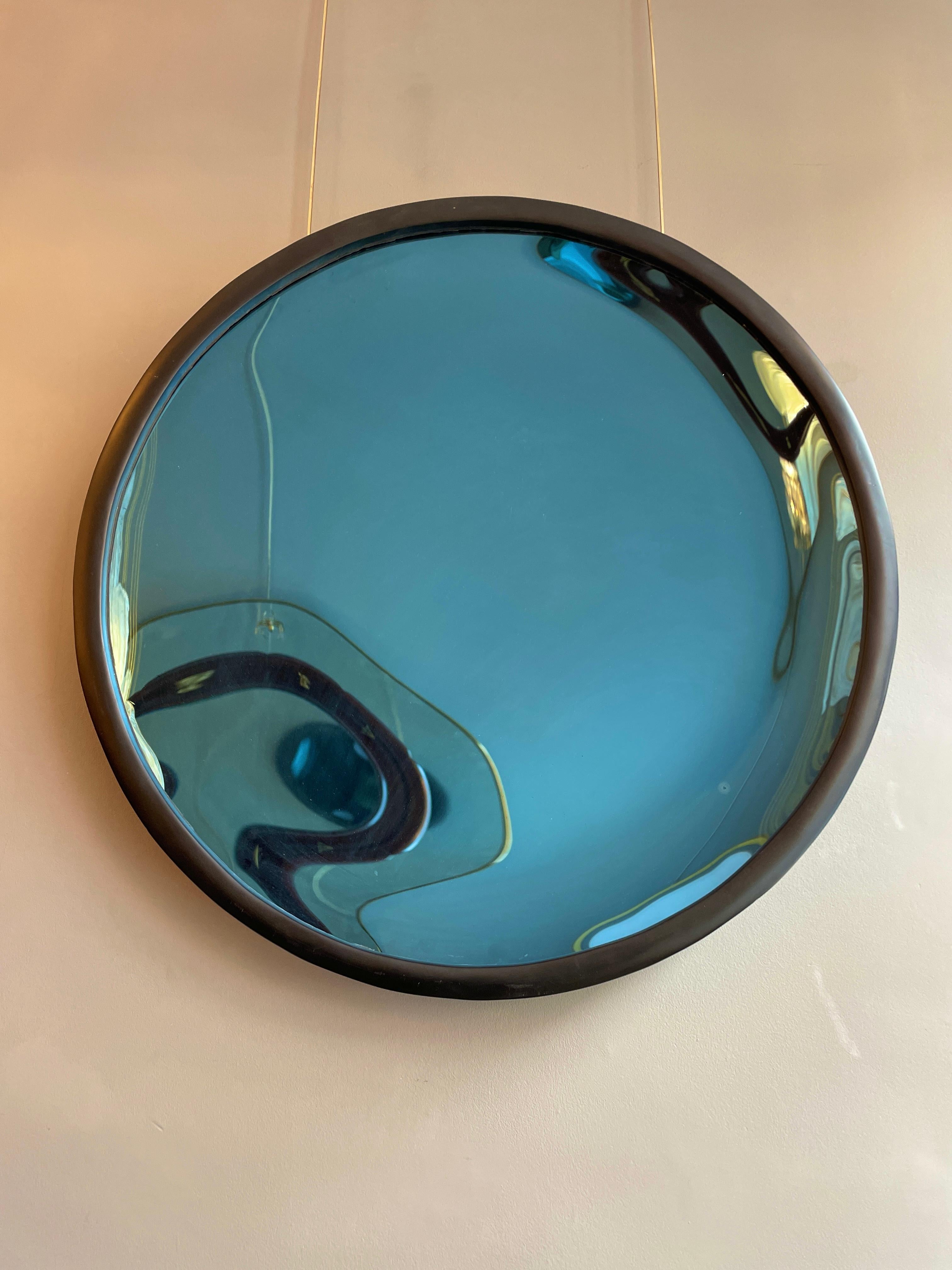 Miroir Grand miroir concave en verre bleu dans un cadre ébénisé en vente