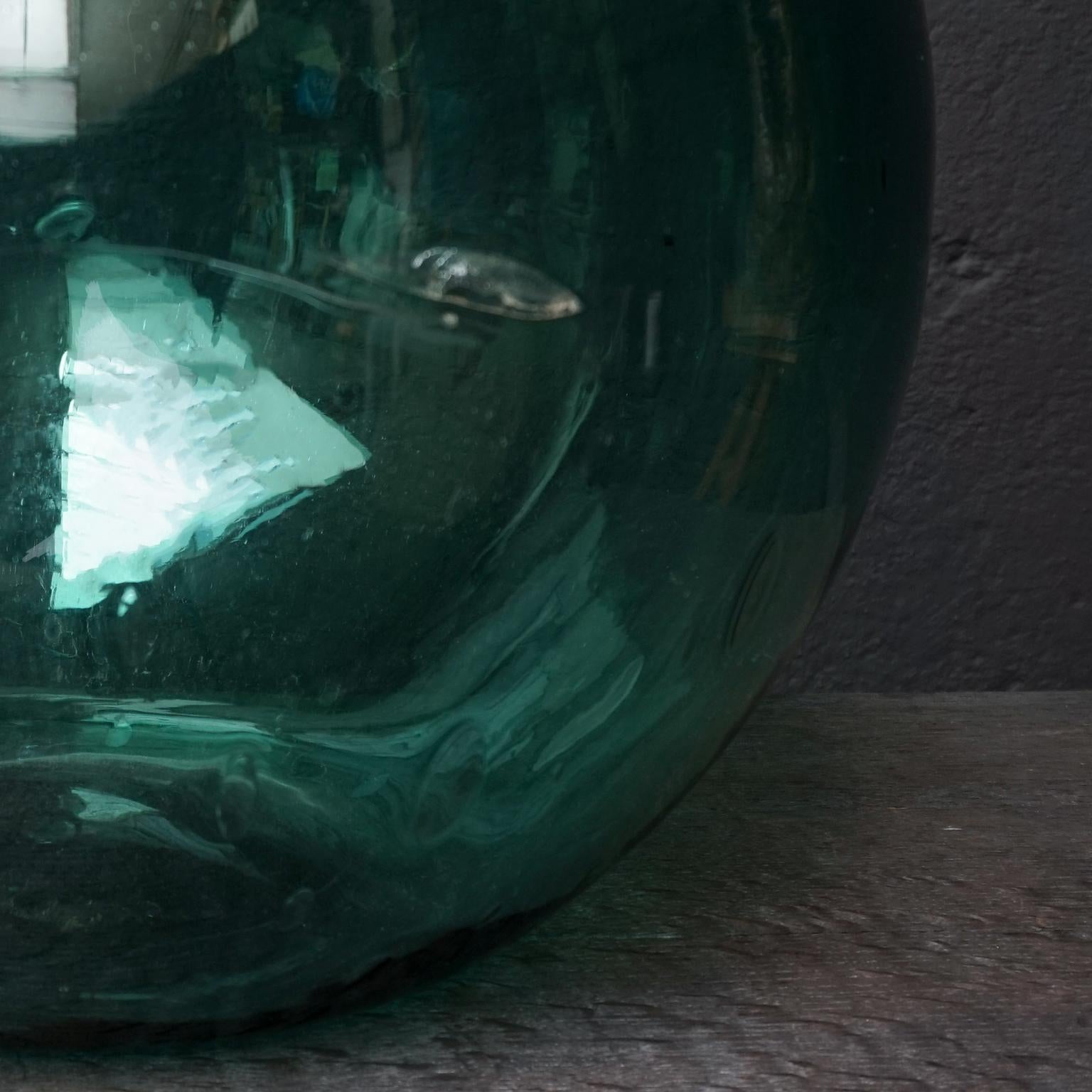 Grande bouteille de vin en verre soufflé à la main bleu-vert du 19e siècle en Italie 6