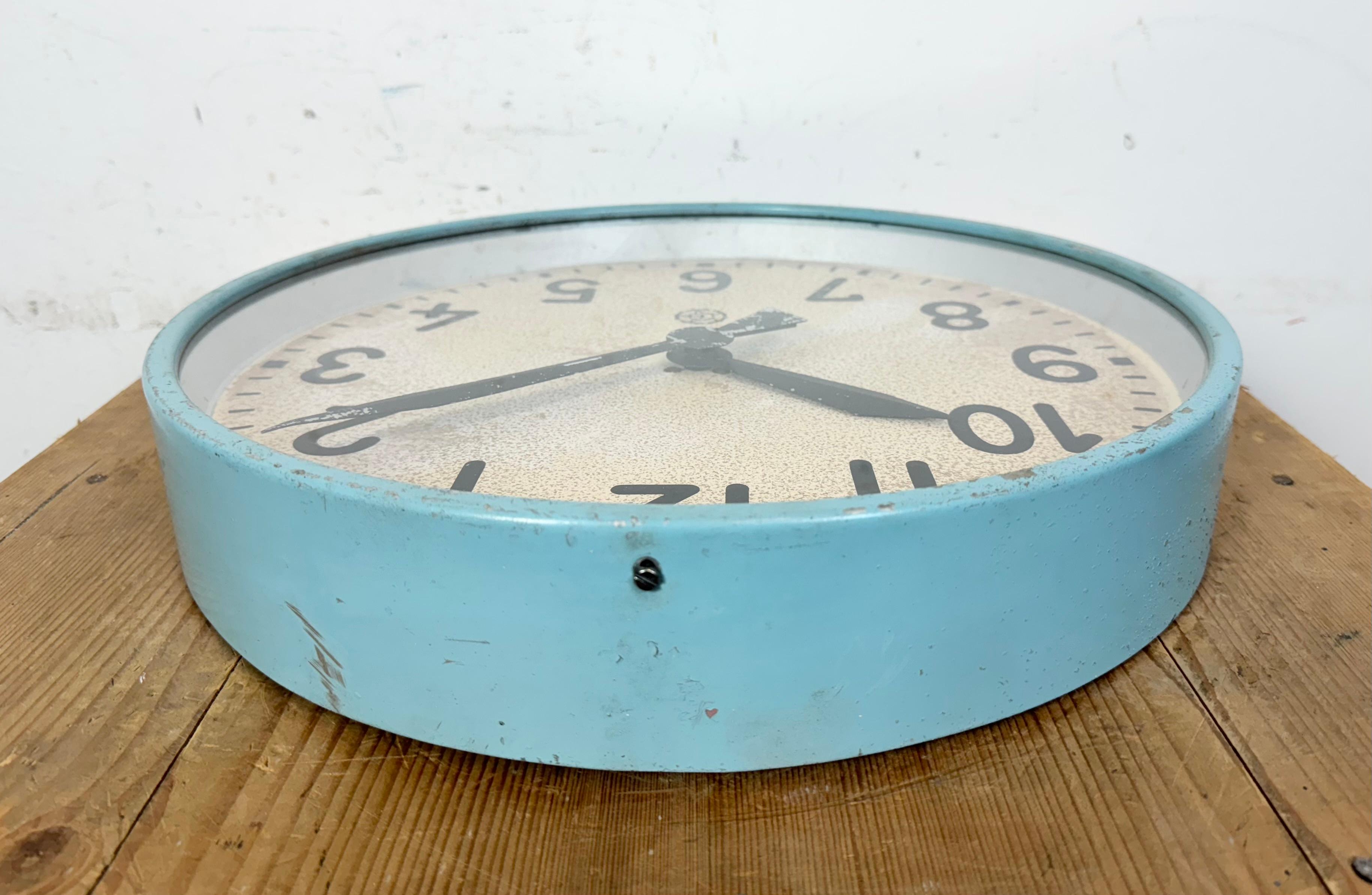 Grande horloge murale industrielle bleue de Chronotechna, années 1950 en vente 3