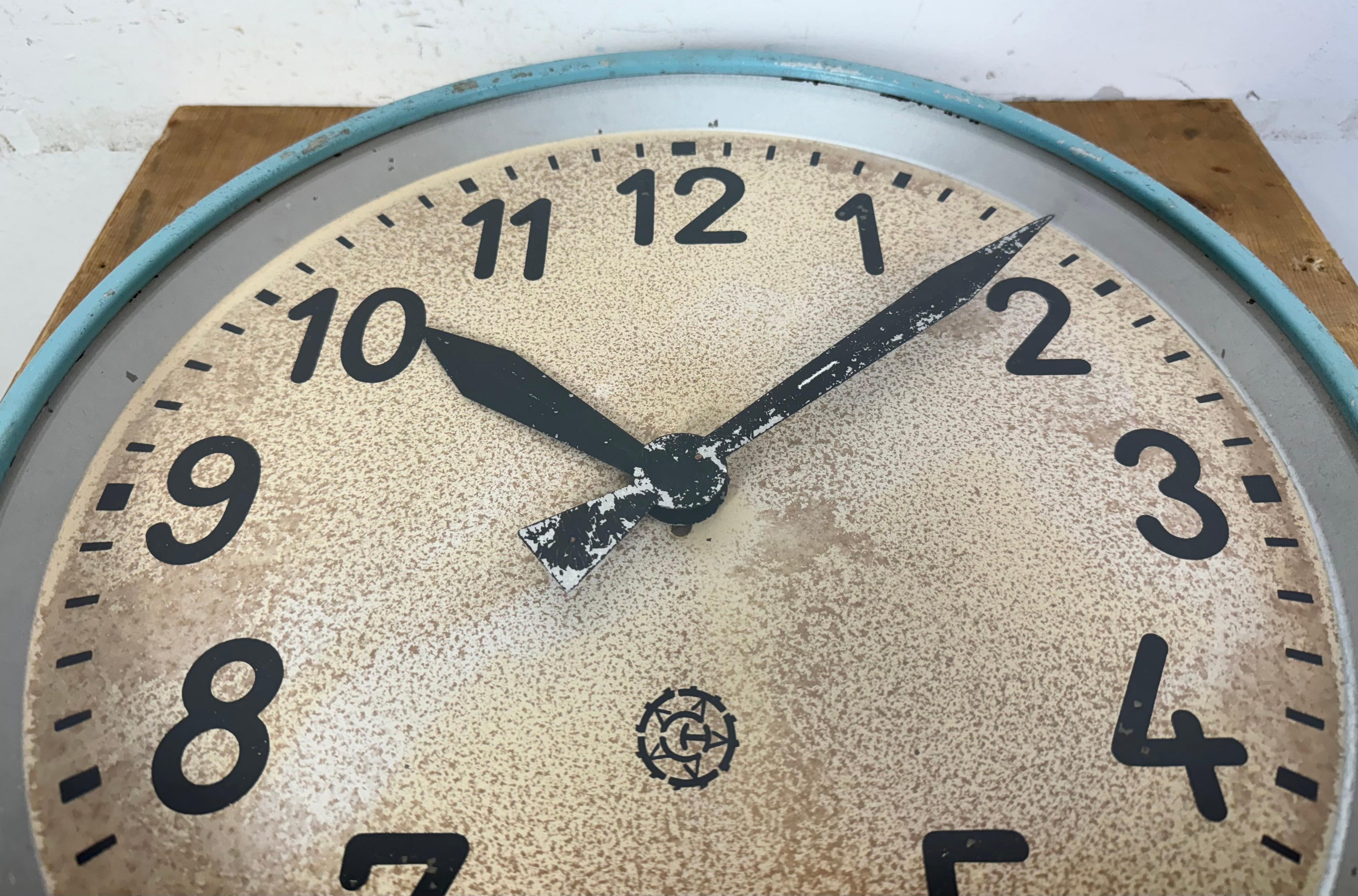 Grande horloge murale industrielle bleue de Chronotechna, années 1950 en vente 5