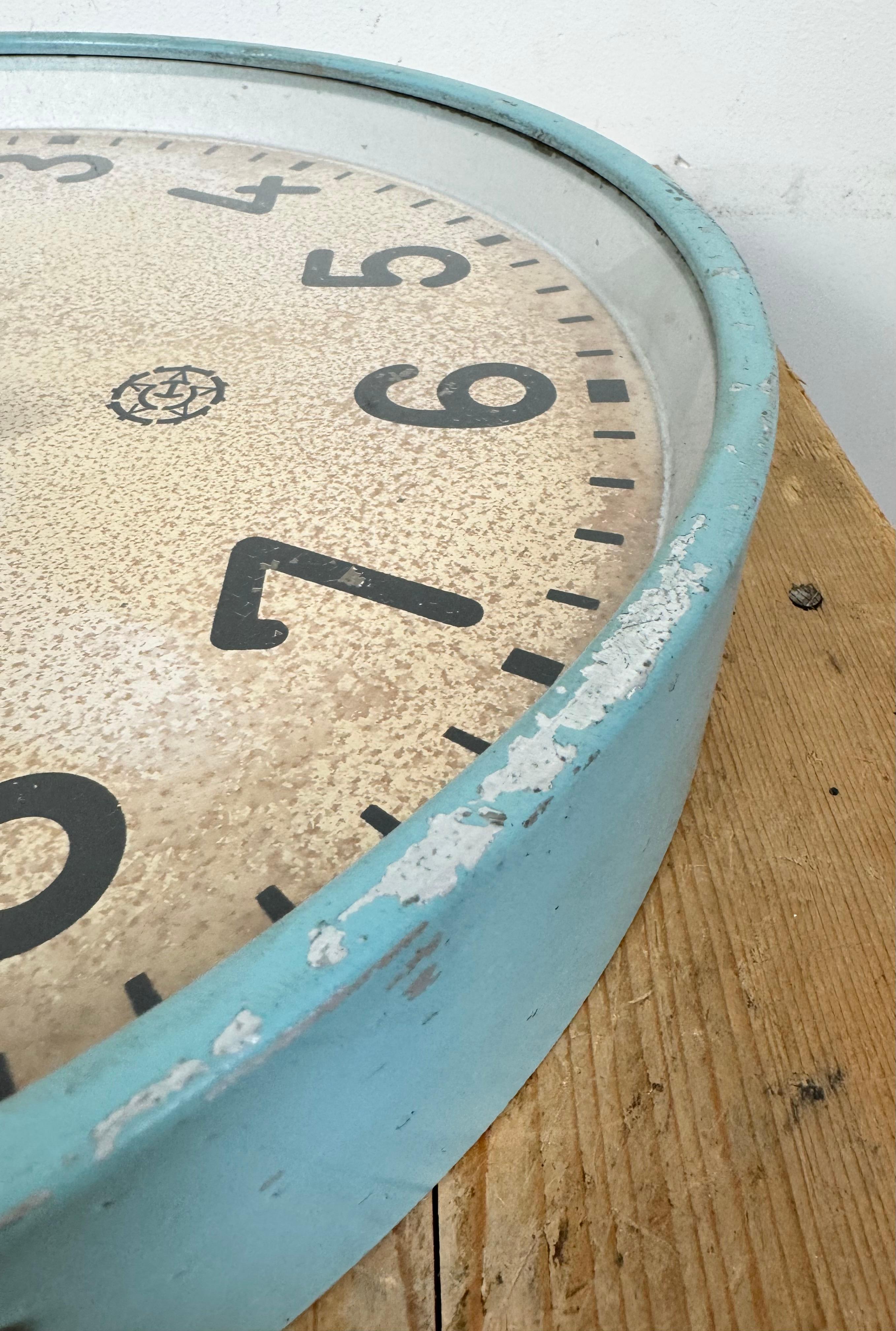 Grande horloge murale industrielle bleue de Chronotechna, années 1950 en vente 7