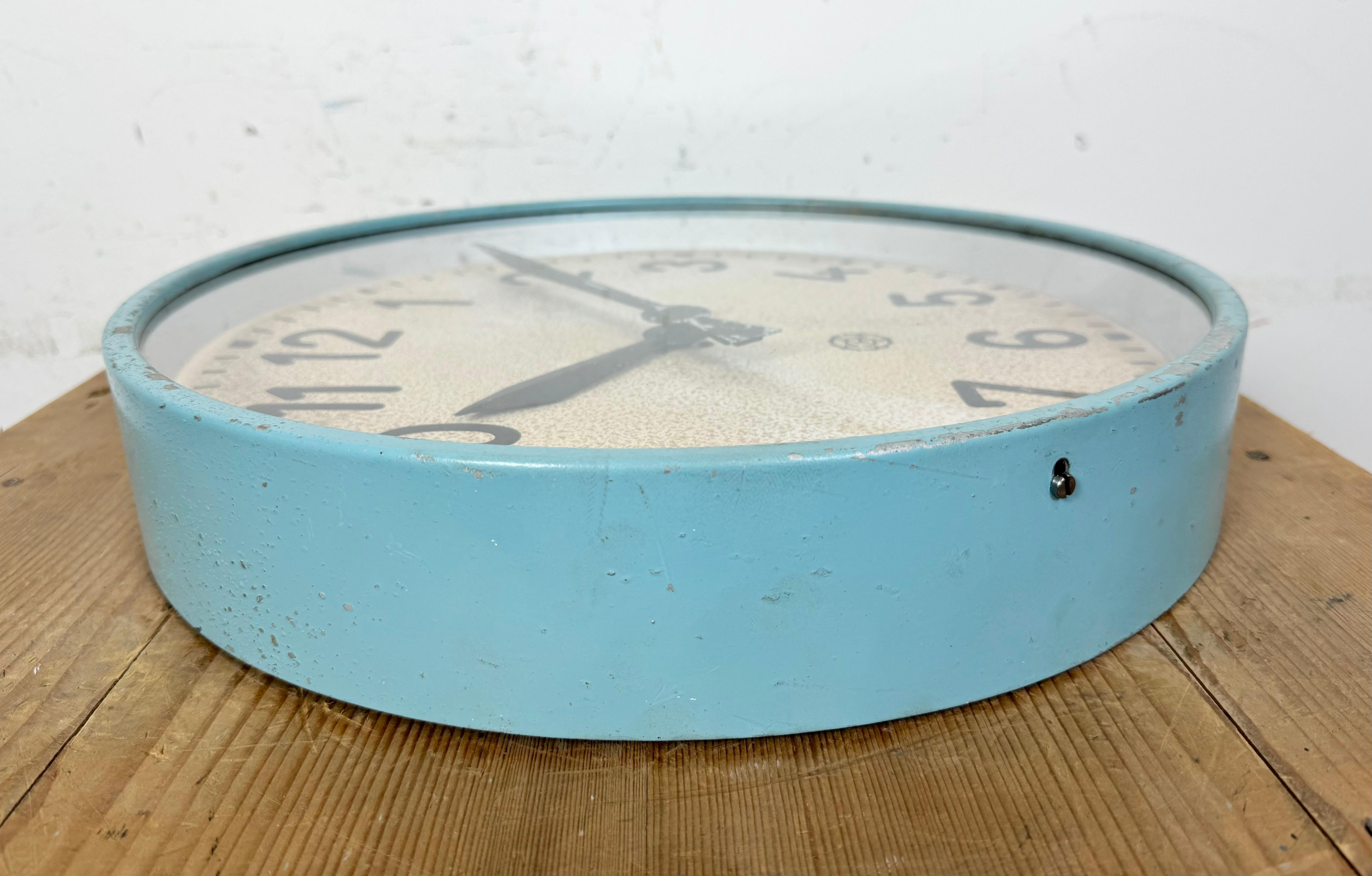 Grande horloge murale industrielle bleue de Chronotechna, années 1950 en vente 8
