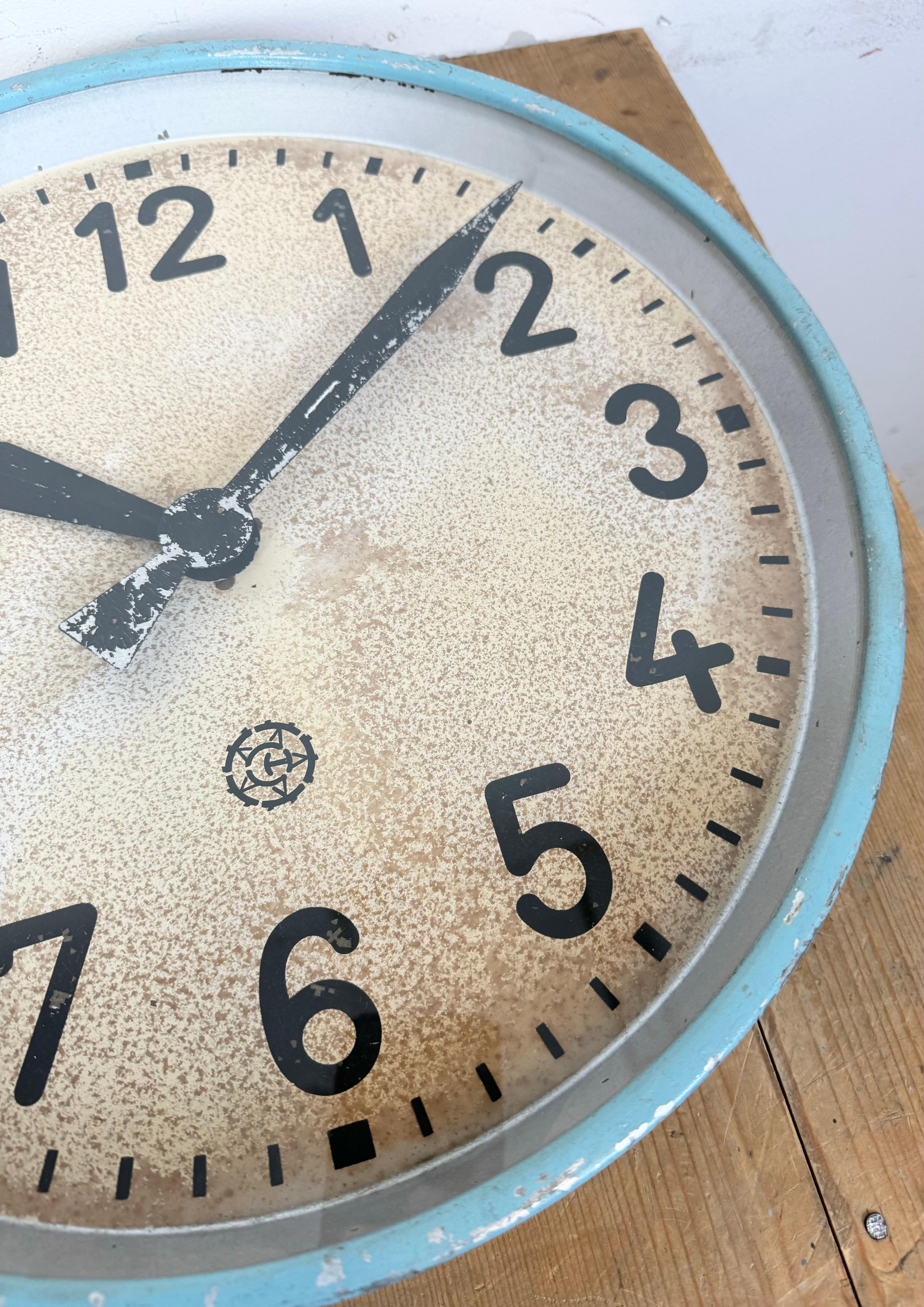 Grande horloge murale industrielle bleue de Chronotechna, années 1950 en vente 9