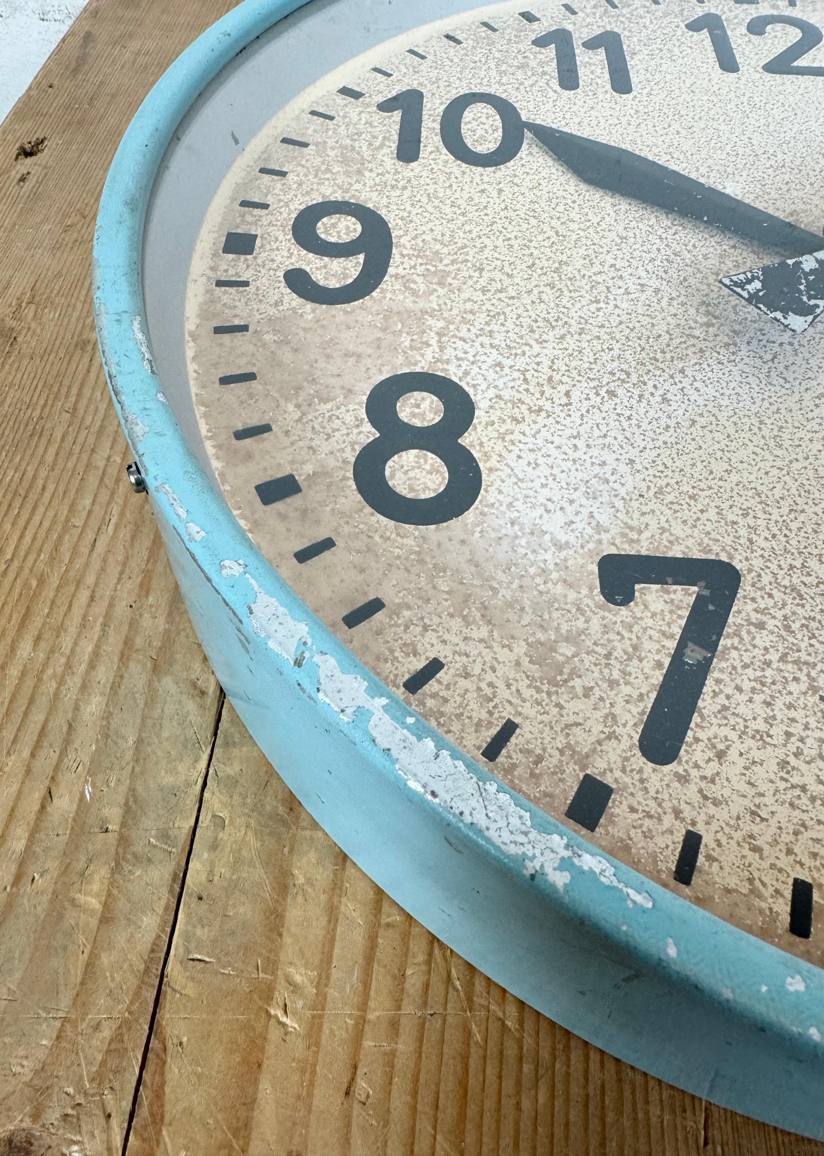 Grande horloge murale industrielle bleue de Chronotechna, années 1950 en vente 10