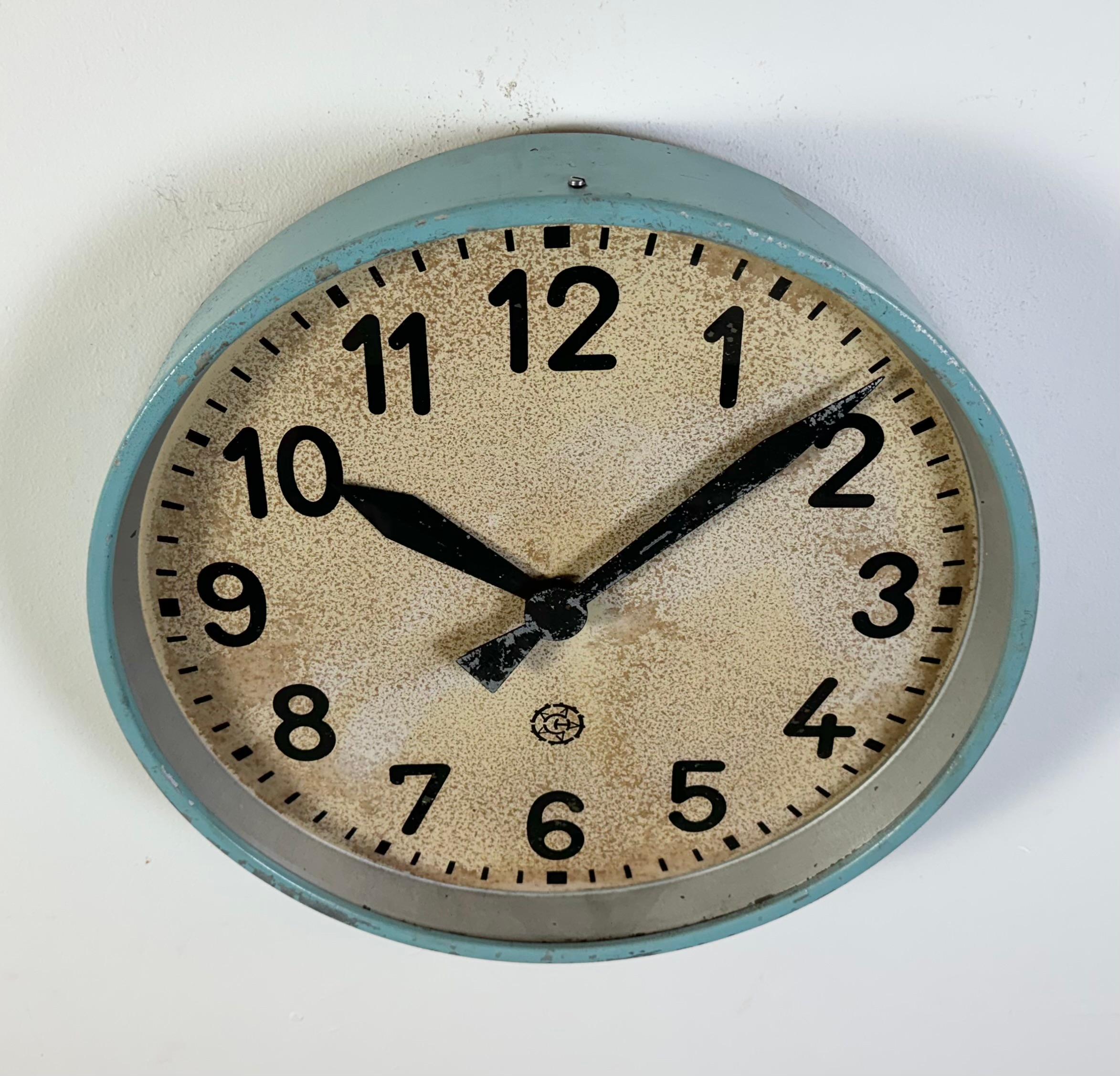 Tchèque Grande horloge murale industrielle bleue de Chronotechna, années 1950 en vente