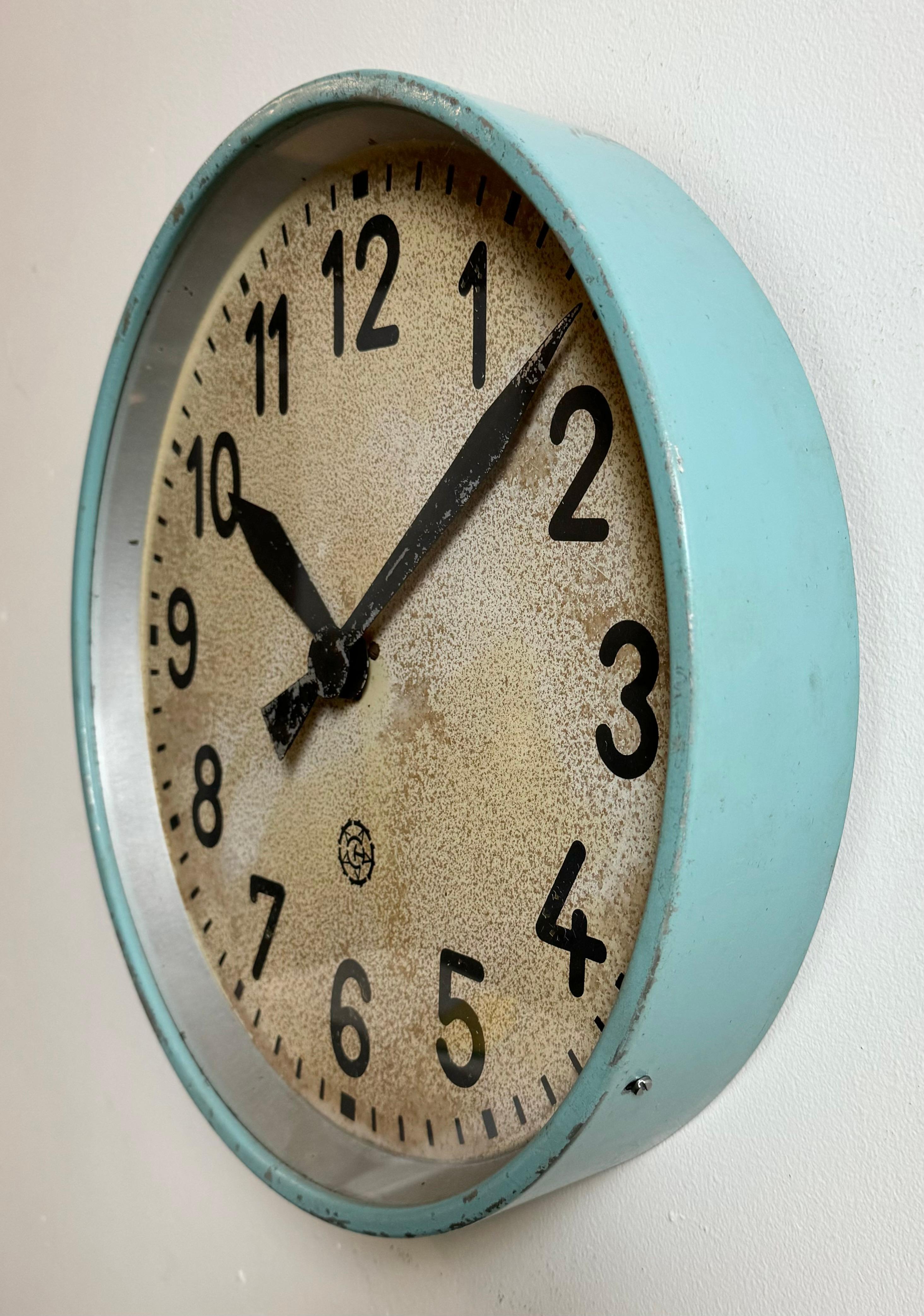 Grande horloge murale industrielle bleue de Chronotechna, années 1950 Bon état - En vente à Kojetice, CZ