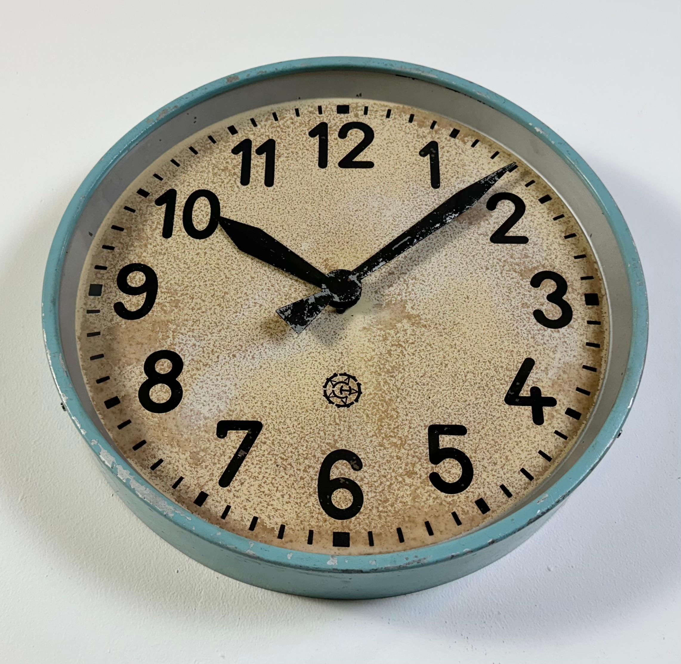 Verre Grande horloge murale industrielle bleue de Chronotechna, années 1950 en vente