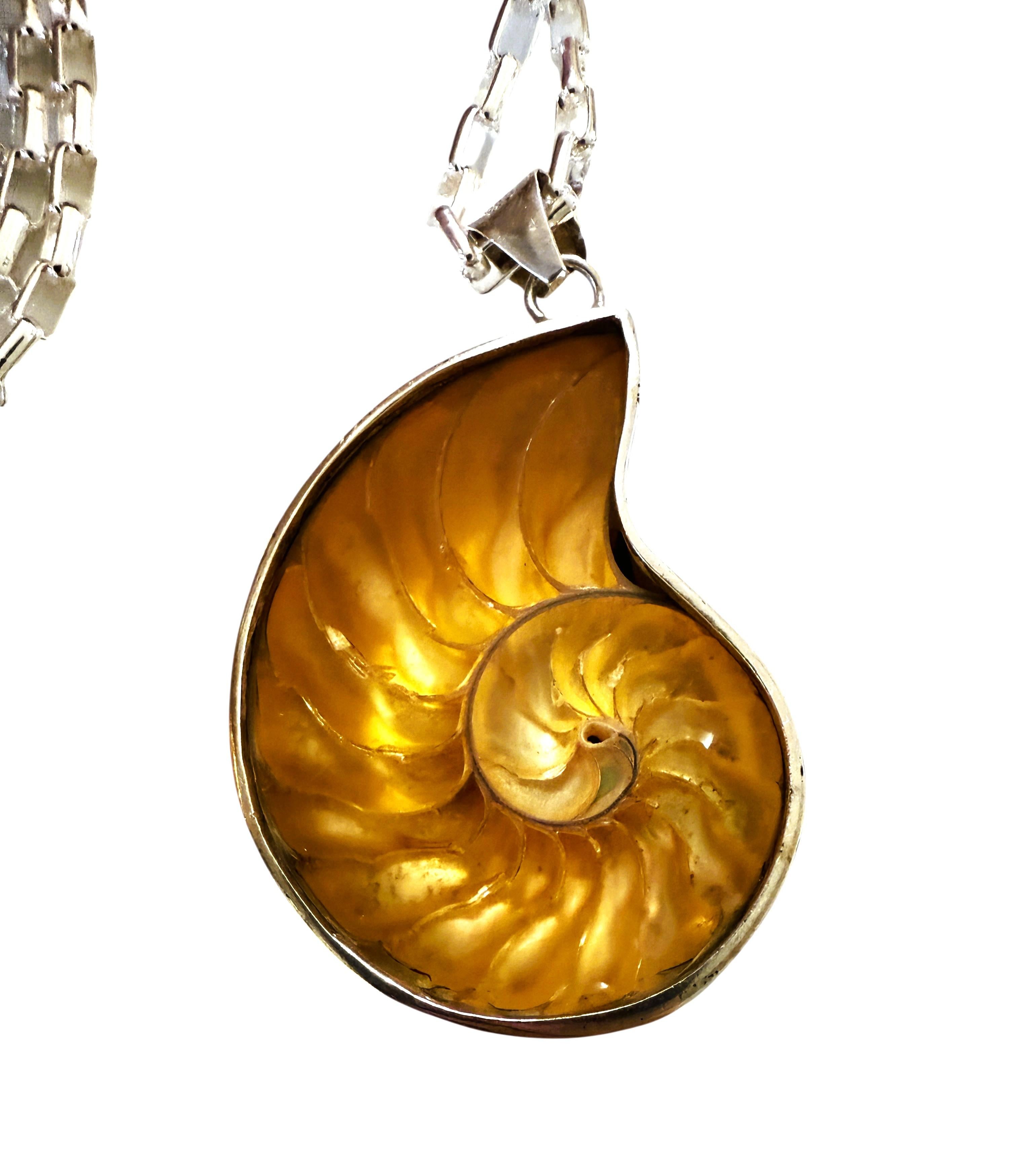 Gran concha nautilus de brillo azul y cadena sujetapapeles de plata de ley 38,92 gramos Art Decó en venta