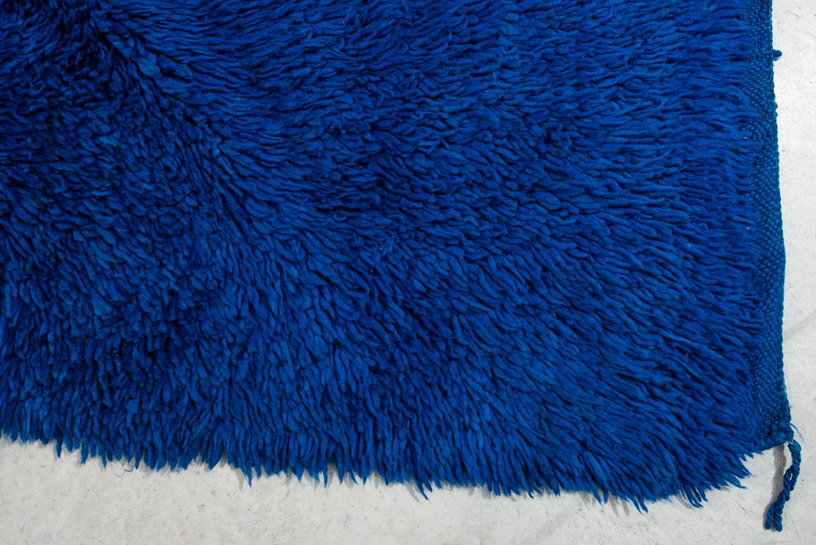 Marocain Grand tapis ou tapis marocain bleu en vente
