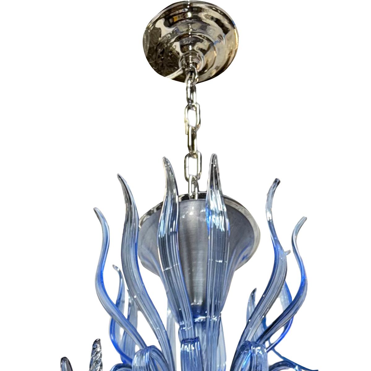 Italiano Grande lampadario di Murano blu in vendita