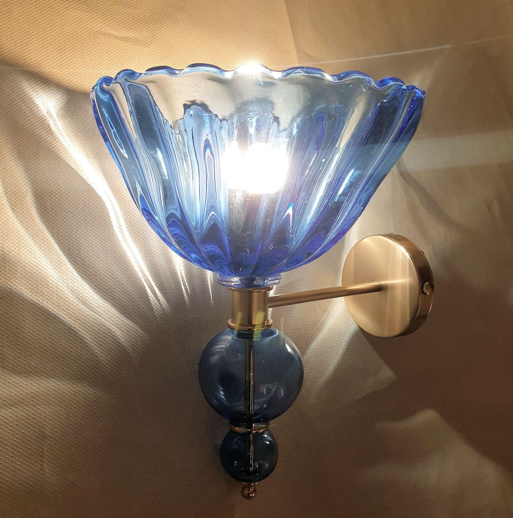 Blaues Murano-Glas Mid Century Wandleuchten - ein Paar im Zustand „Hervorragend“ im Angebot in Dallas, TX