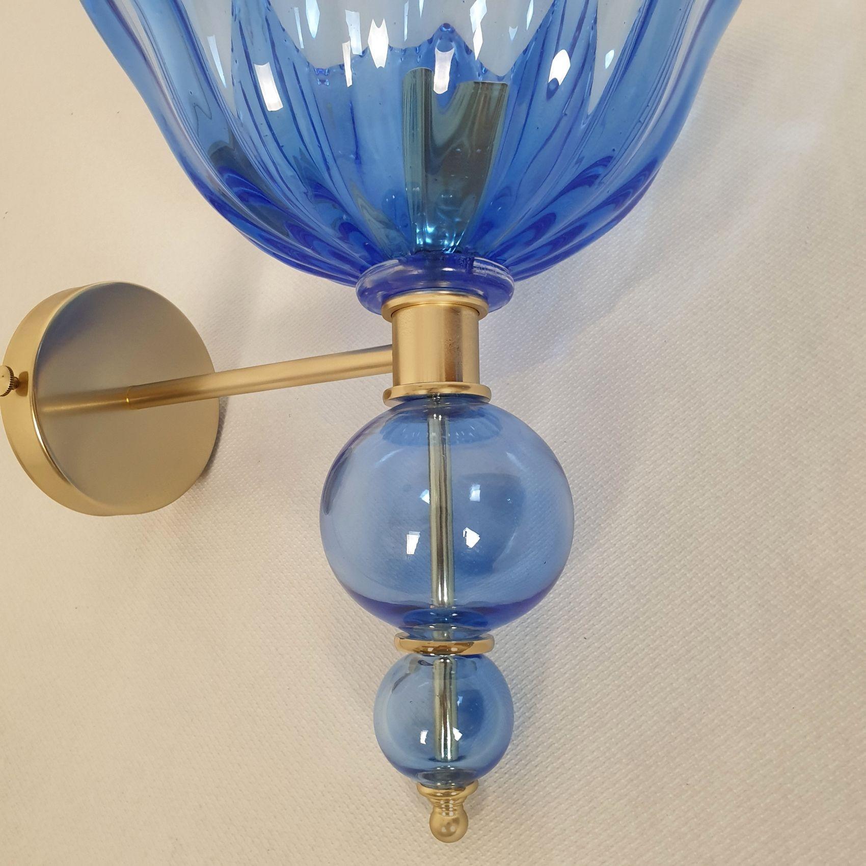 Blaues Murano-Glas Mid Century Wandleuchten - ein Paar (Ende des 20. Jahrhunderts) im Angebot