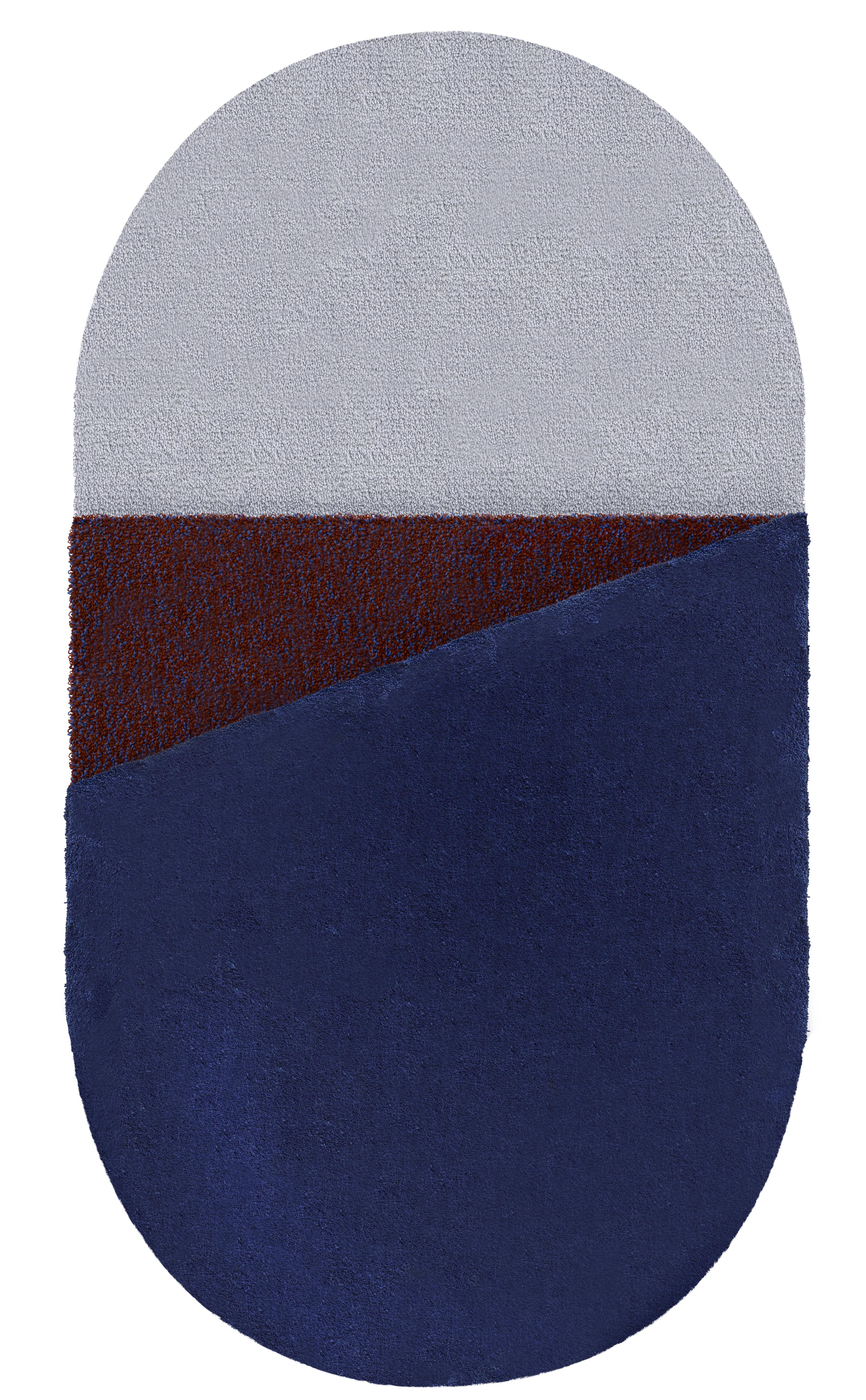 Großer blauer teppich Oci rechts von Seraina Lareida
Abmessungen: B 150 x H 280 cm 
MATERIALIEN: 100% New Zeland Wolle bester Qualität.
Erhältlich in den Größen Small und Medium. Auch in folgenden Farben erhältlich: Brick/Pink, Gelb/Grau,