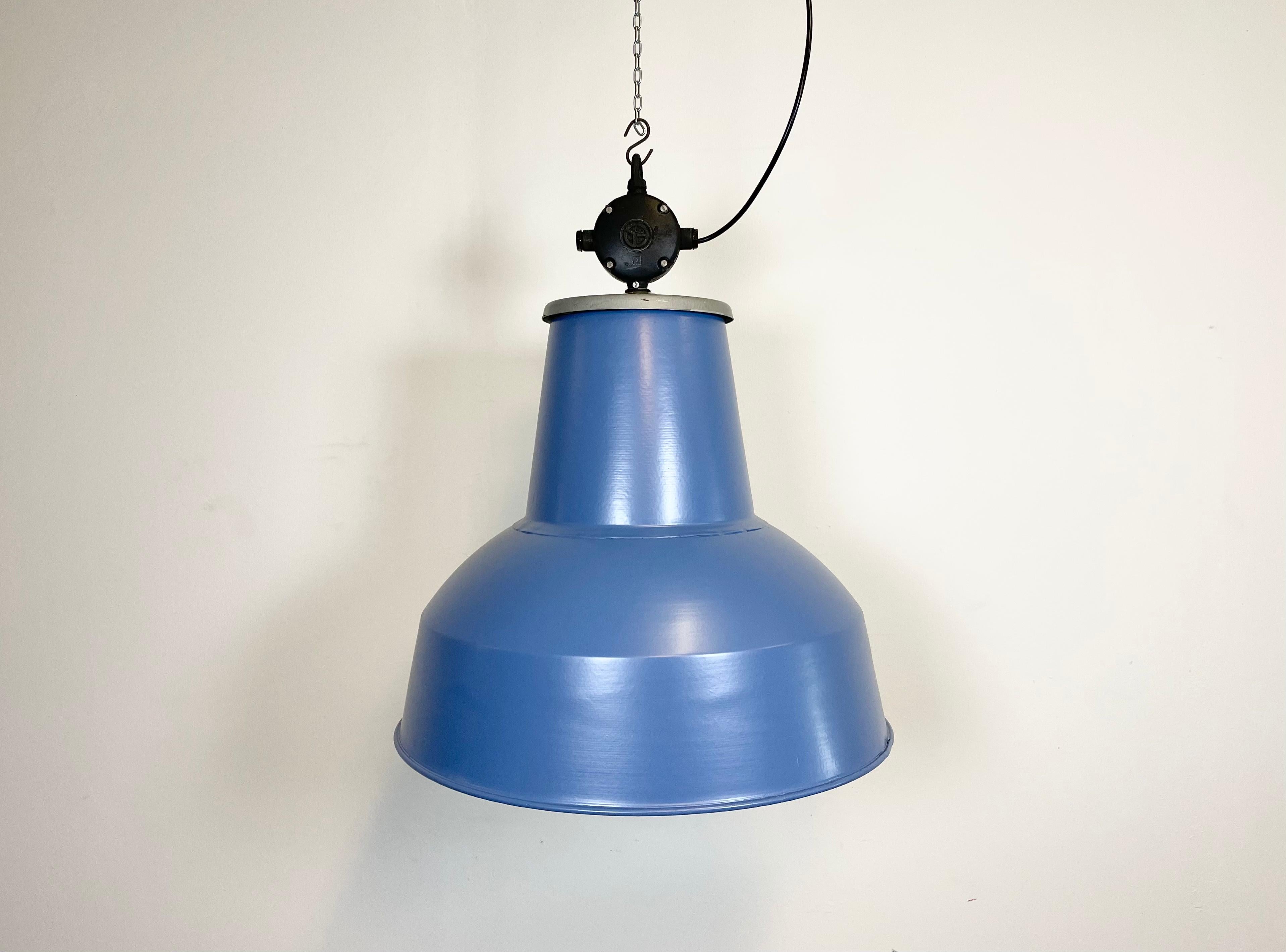 This blue Industrial pendant light was designed in the 1960s and produced by Elektrosvit in the former Czechoslovakia. It features a cast aluminium top, a newly blue painted exterior and a white enamel interior.
New porcelain socket requires E 27