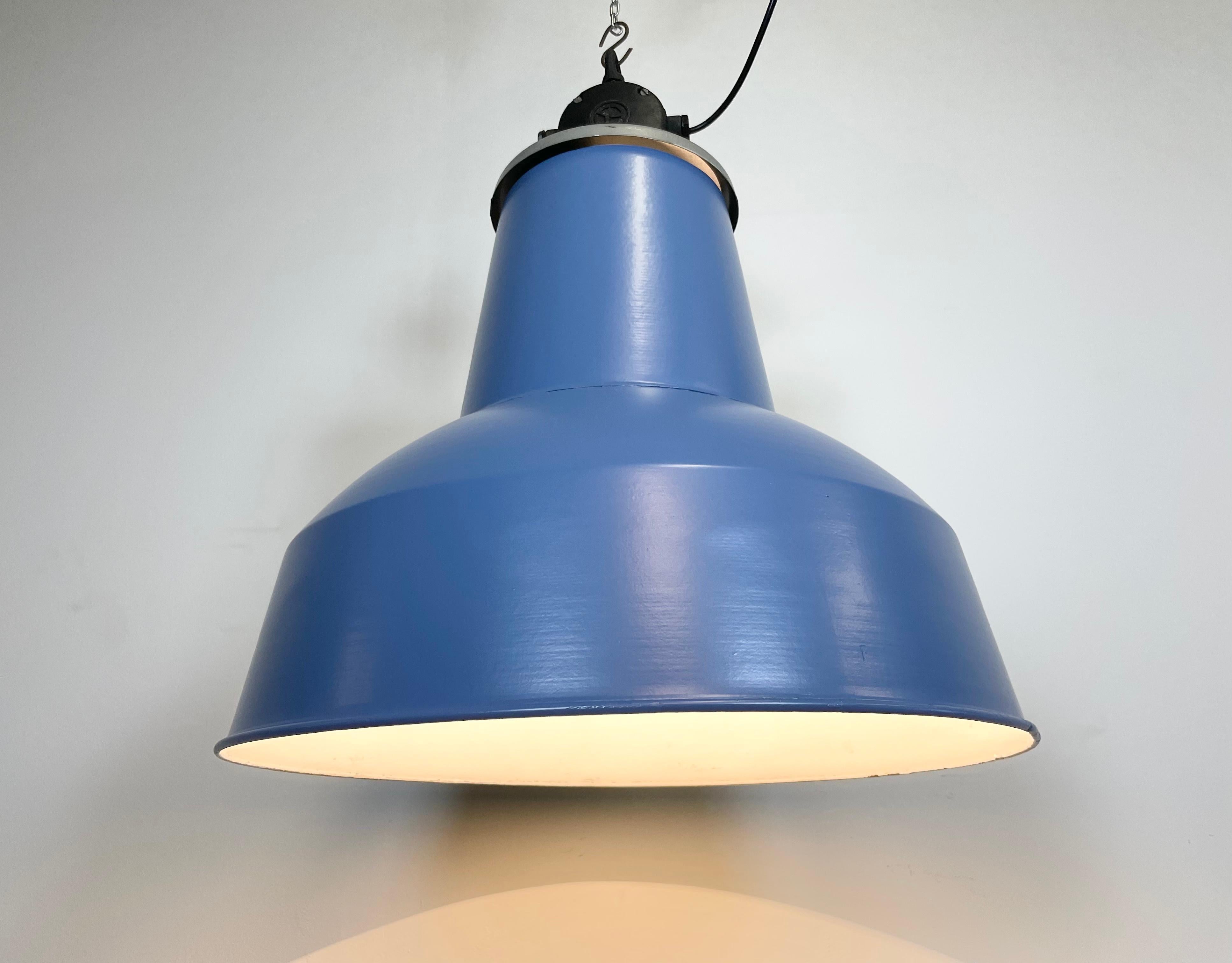Grande lampe d'usine industrielle peinte en bleu de Elektrosvit, années 1960 en vente 1