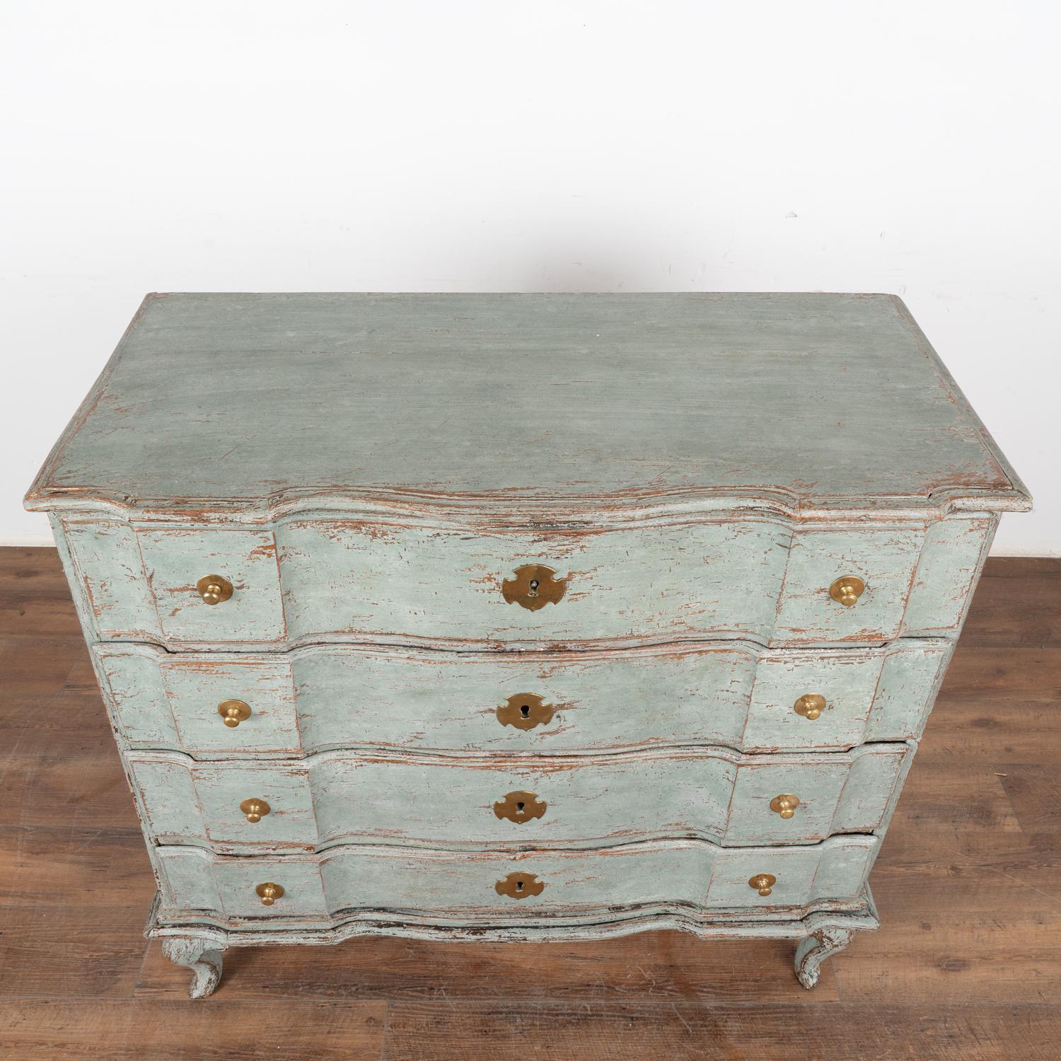 Large Blue Painted Oak Chest of Four Drawers, Sweden circa 1820-40 In Good Condition For Sale In Round Top, TX