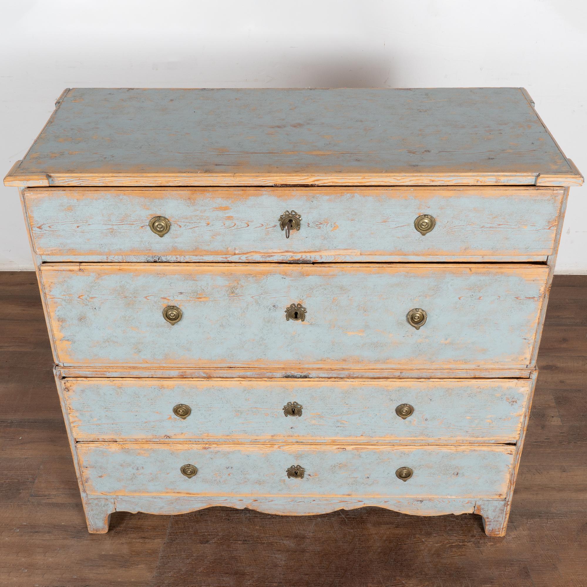 Large Blue Painted Pine Chest of Four Drawers, Sweden circa 1780 In Good Condition In Round Top, TX