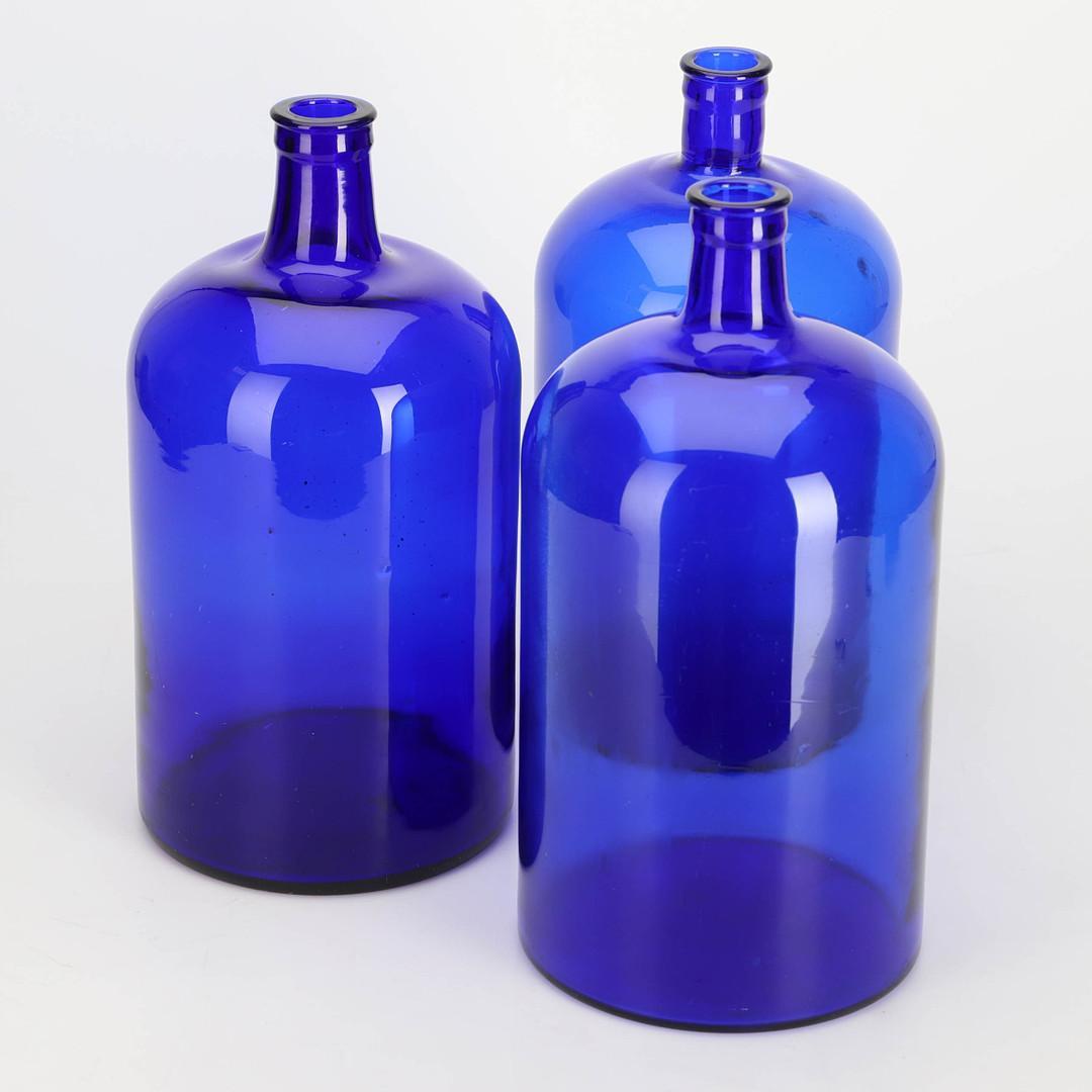 Large Blue Pharmacy Bottle from 1900s In Good Condition For Sale In Vienna, AT