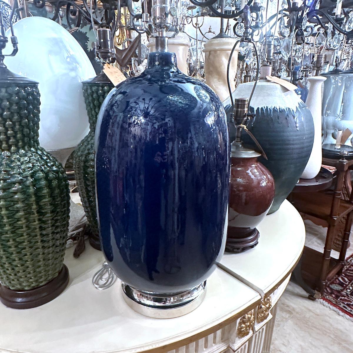 Lámpara grande de porcelana azul en Bueno estado para la venta en New York, NY