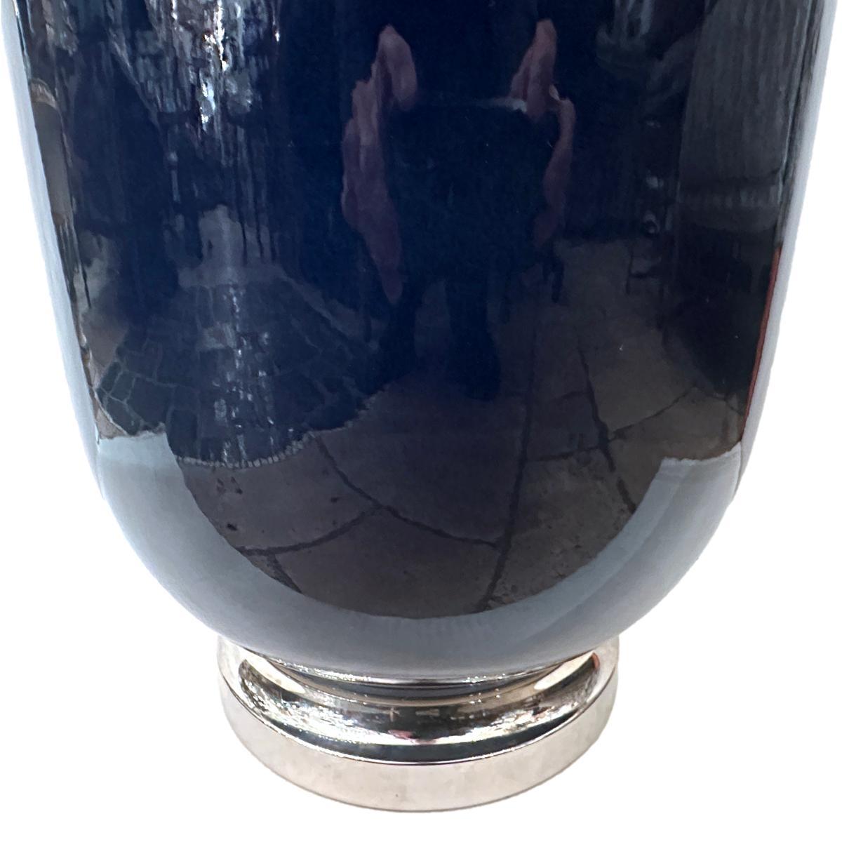 Lámpara grande de porcelana azul mediados del siglo XX en venta