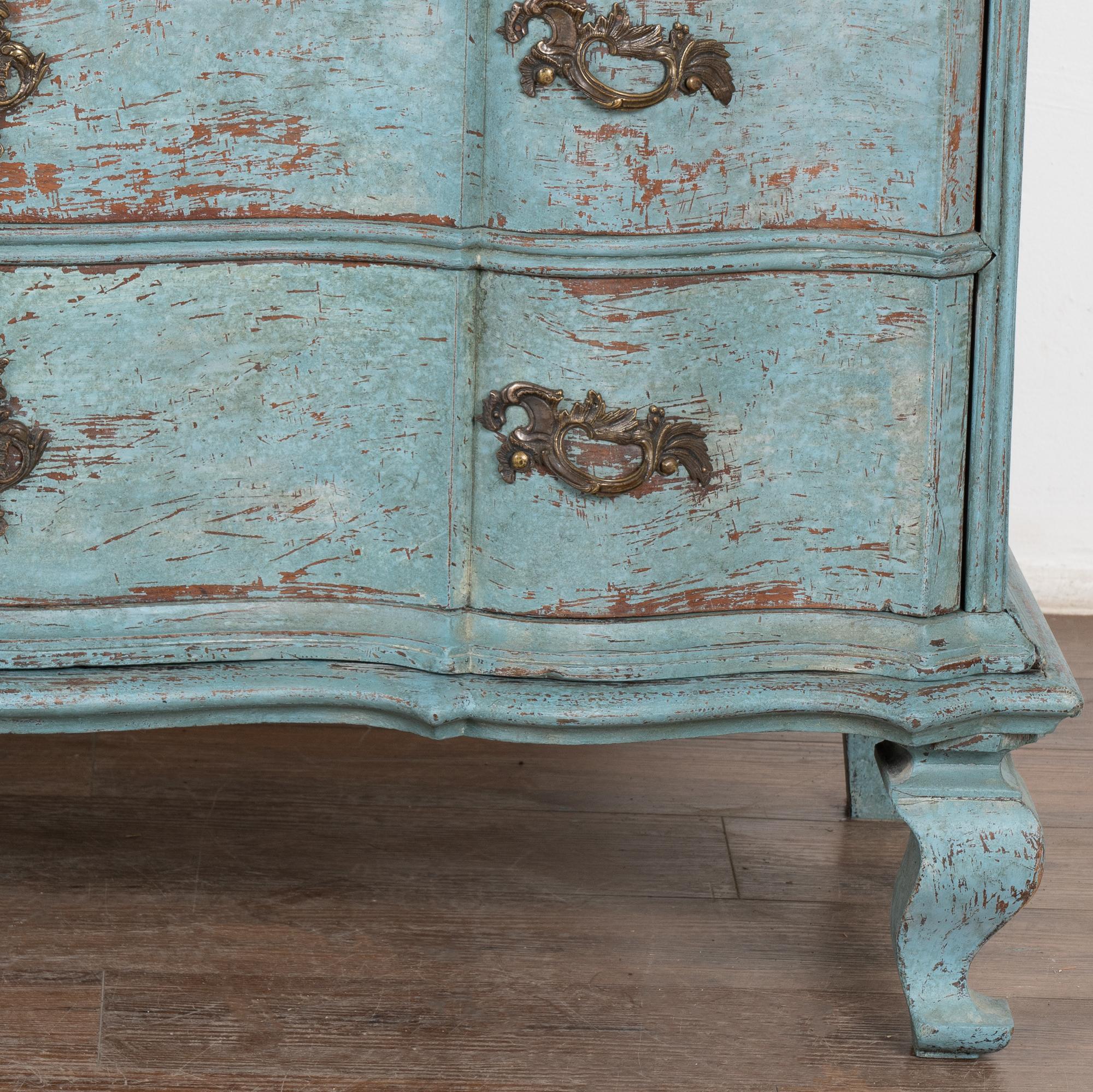 Grande cassettone rococò blu a quattro cassetti, Danimarca, 1750-1800 ca. in vendita 3