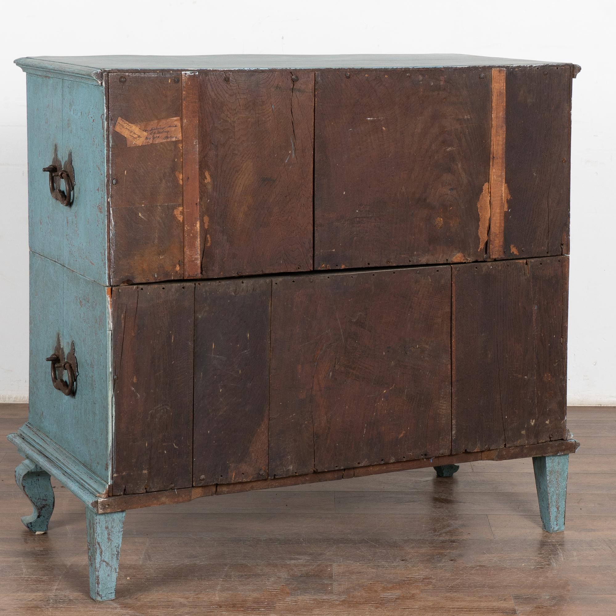 Grande cassettone rococò blu a quattro cassetti, Danimarca, 1750-1800 ca. in vendita 4