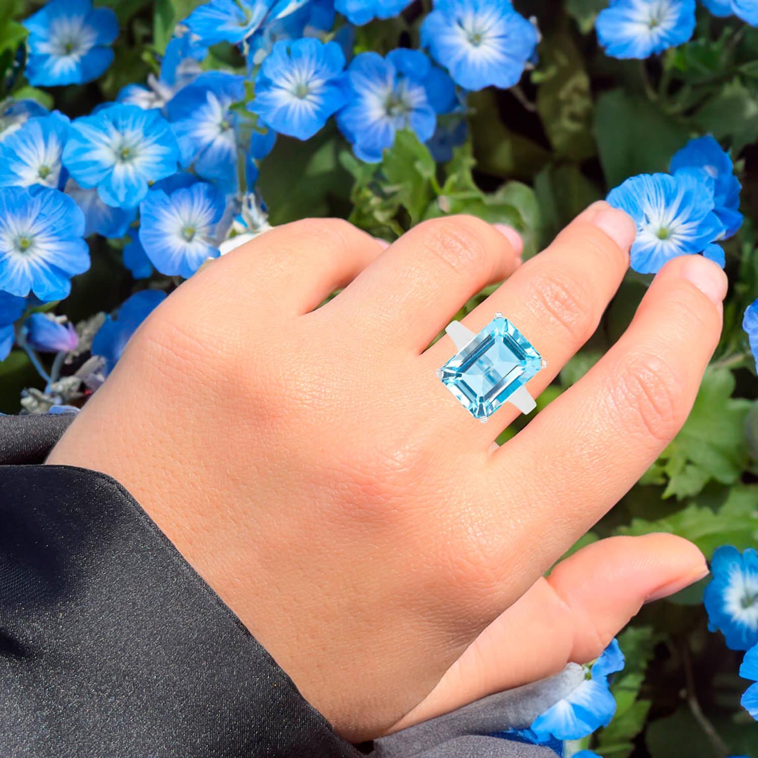 Anillo grande de topacio azul 15,5 quilates Plata de ley Contemporáneo en venta