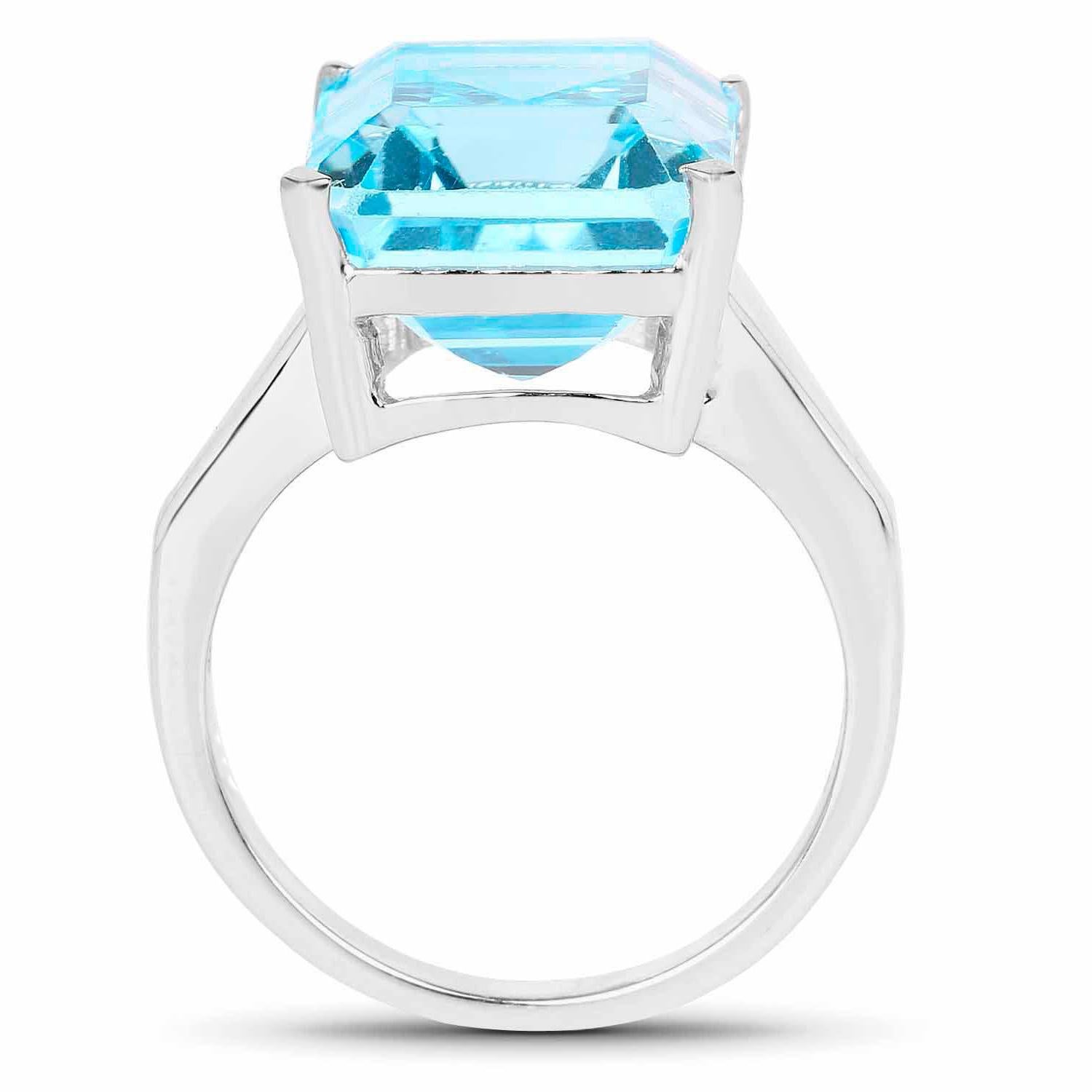 Anillo grande de topacio azul 15,5 quilates Plata de ley Corte esmeralda en venta