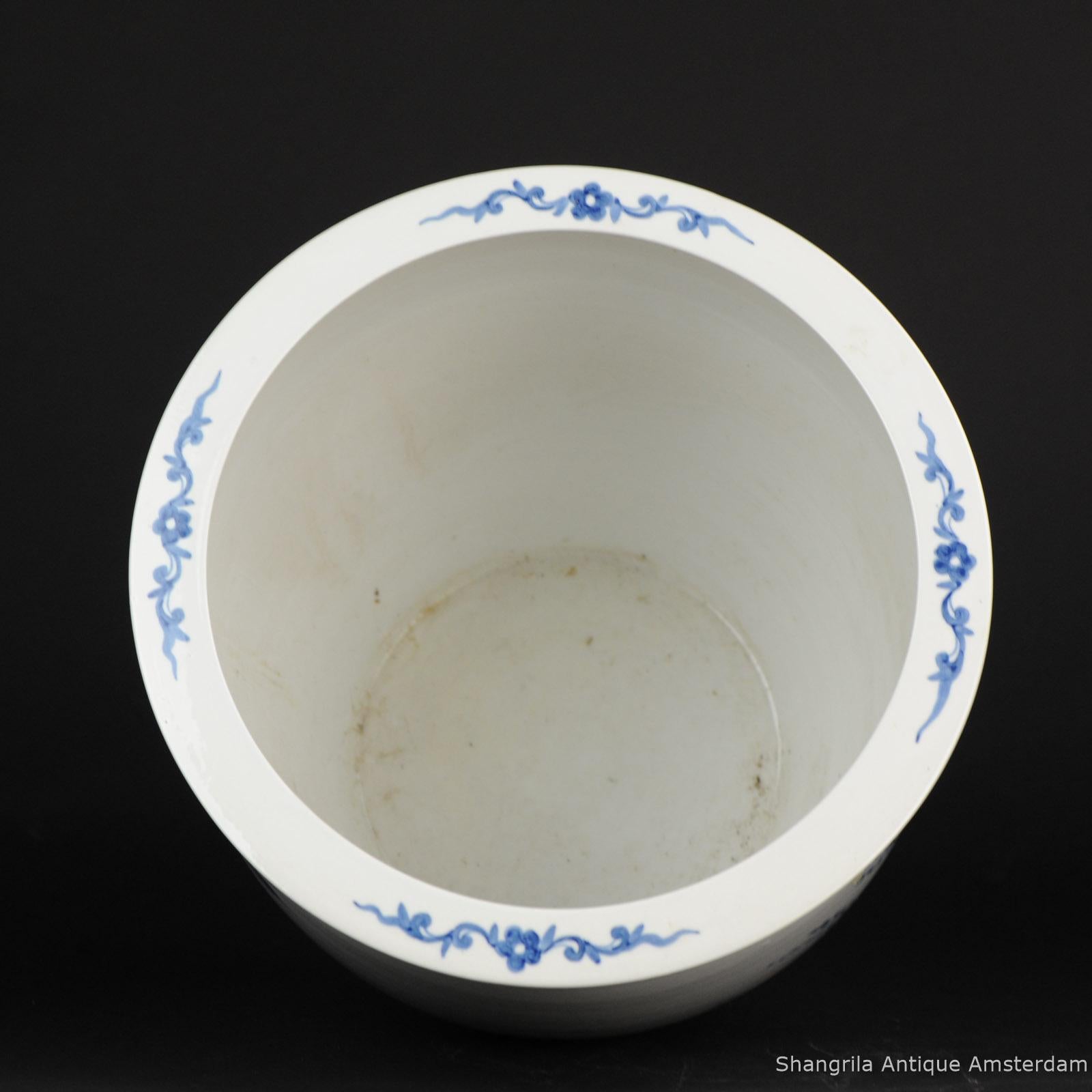 chinese blue and white planter