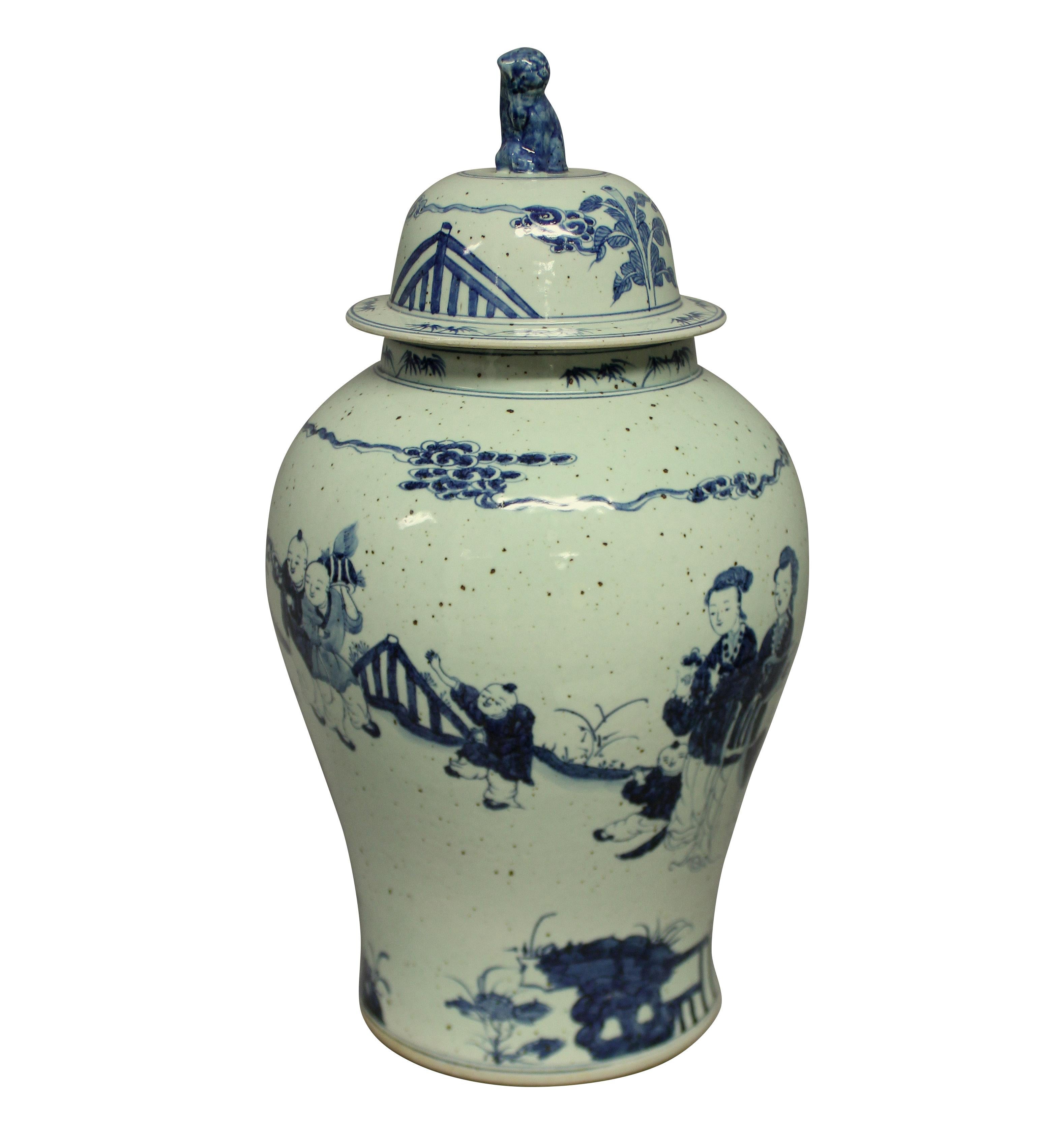 Large Blue & White Chinese Vase with Cover In Good Condition In London, GB