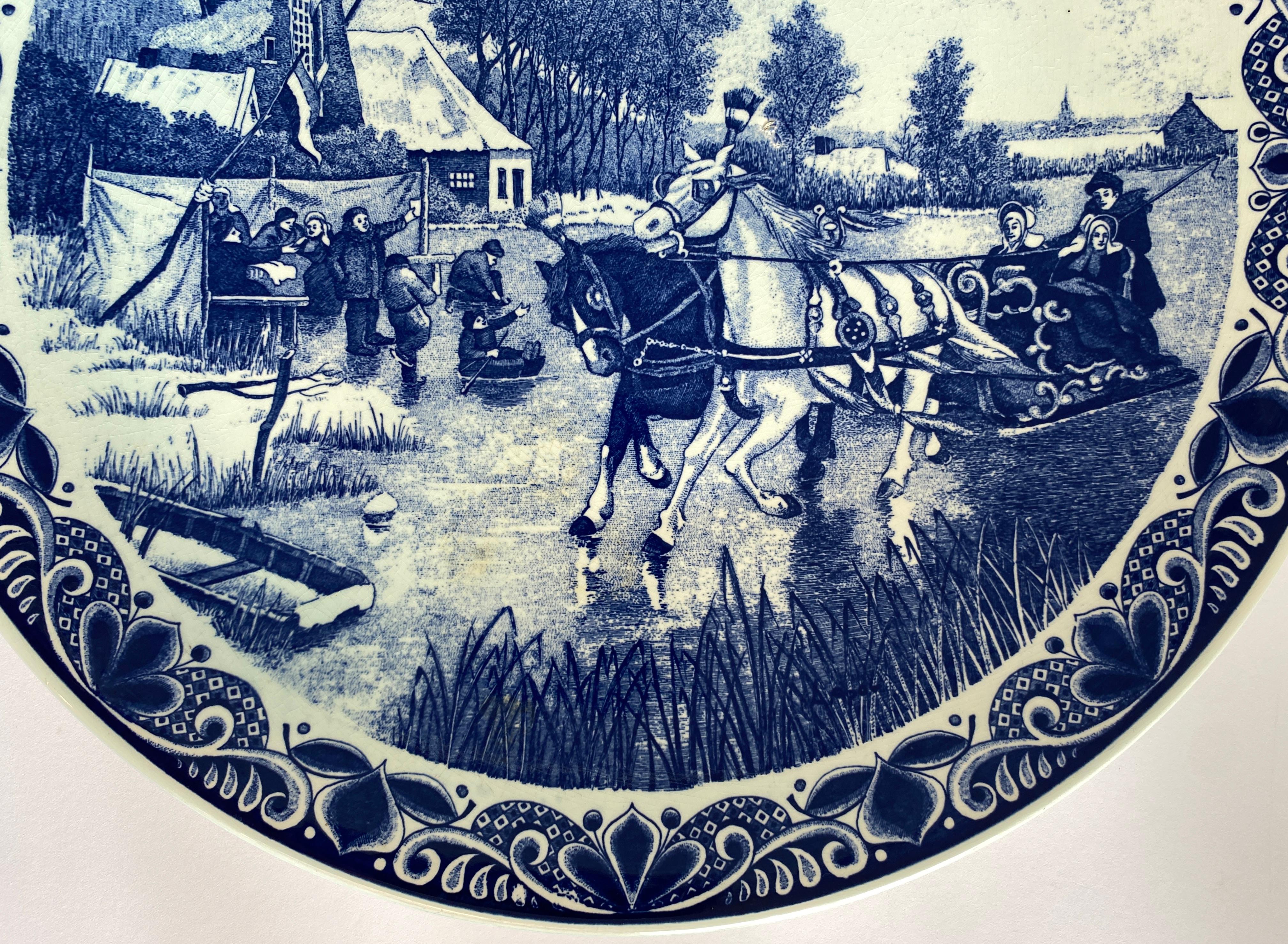 Großer blau-weißer Delft-Teller, holländisches Porzellan-Wandgeschirr oder Plakette (Handgefertigt) im Angebot
