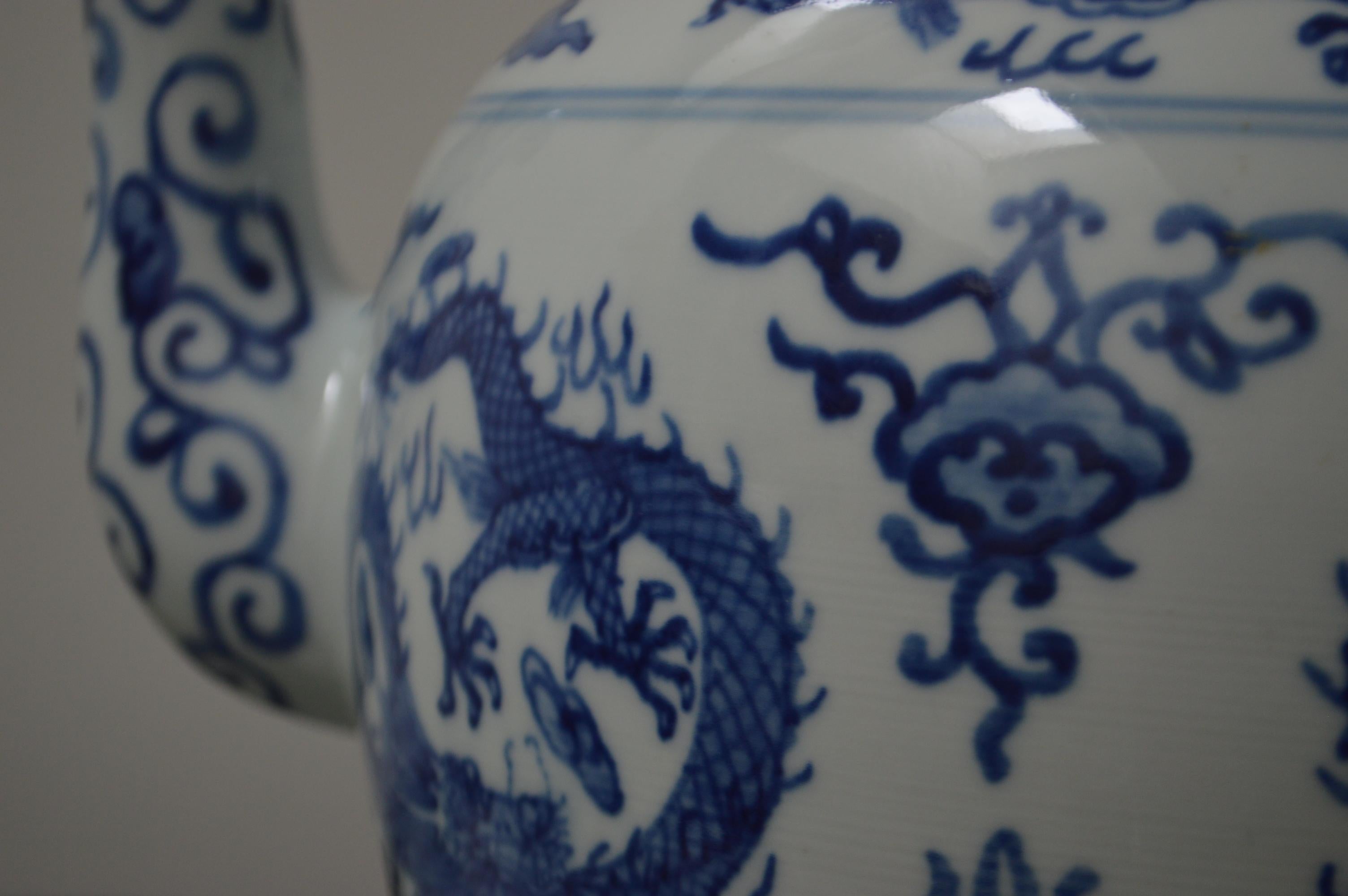 Chinoiserie Large Blue and White Porcelain Tea Pot For Sale