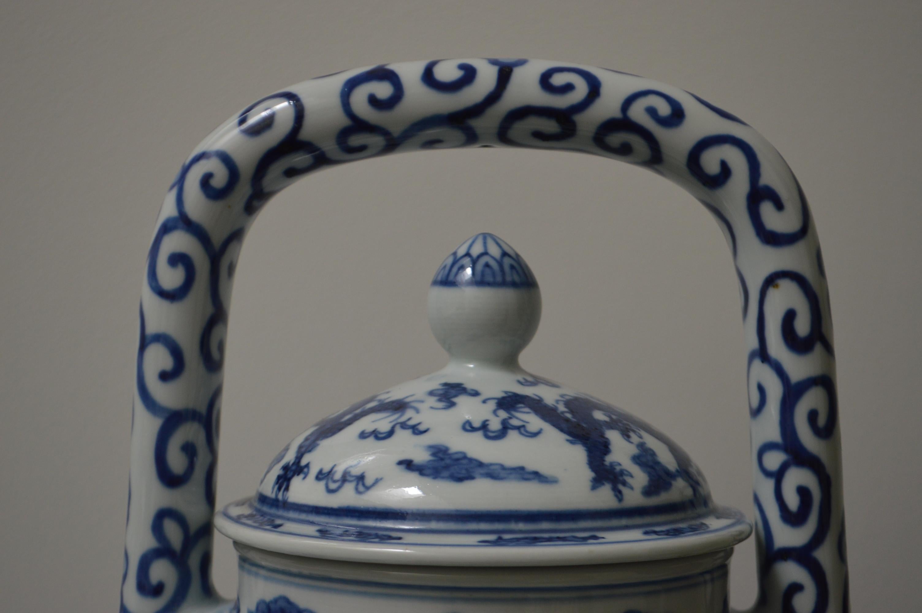 Chinese Large Blue and White Porcelain Tea Pot For Sale