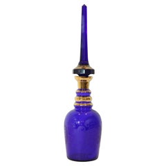 Grande carafe en verre d'art bleu royal émaillé de Bohemia