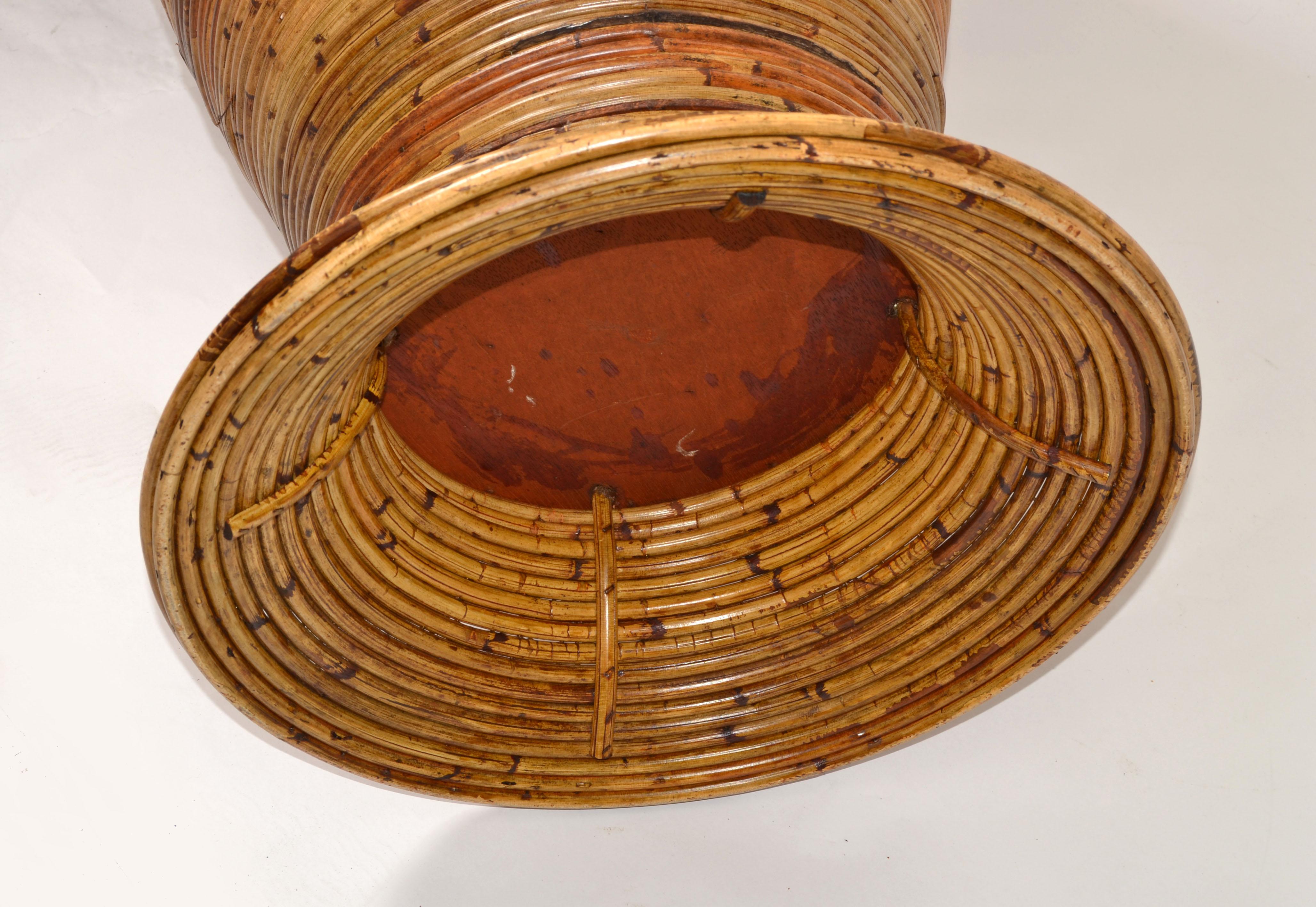 Grande vaso da terra a forma di cono di canna di bambù marrone bohémien realizzato a mano anni '70 in vendita 5