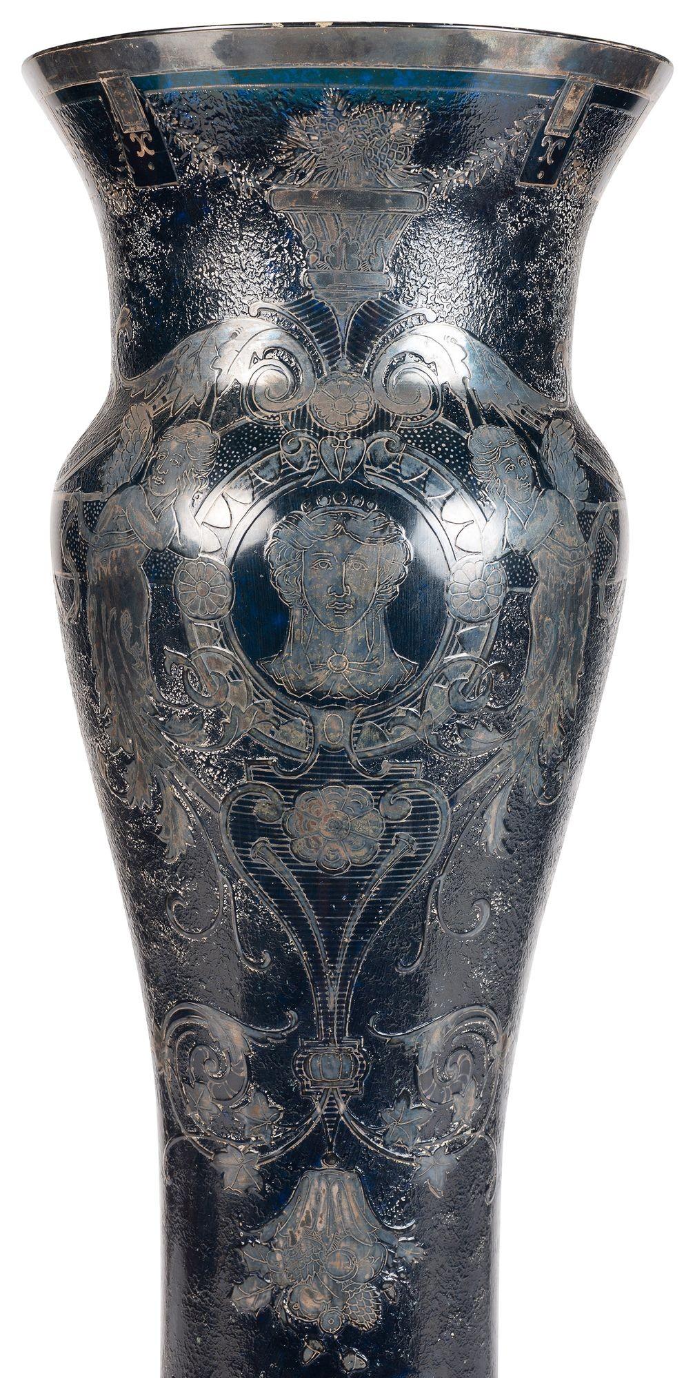 A very good quality late 19th Century Bohemian overlay and engraved glass vase, with classical scrolling foliate decoration, angels wings above a male bust.
Batch 74 N/H