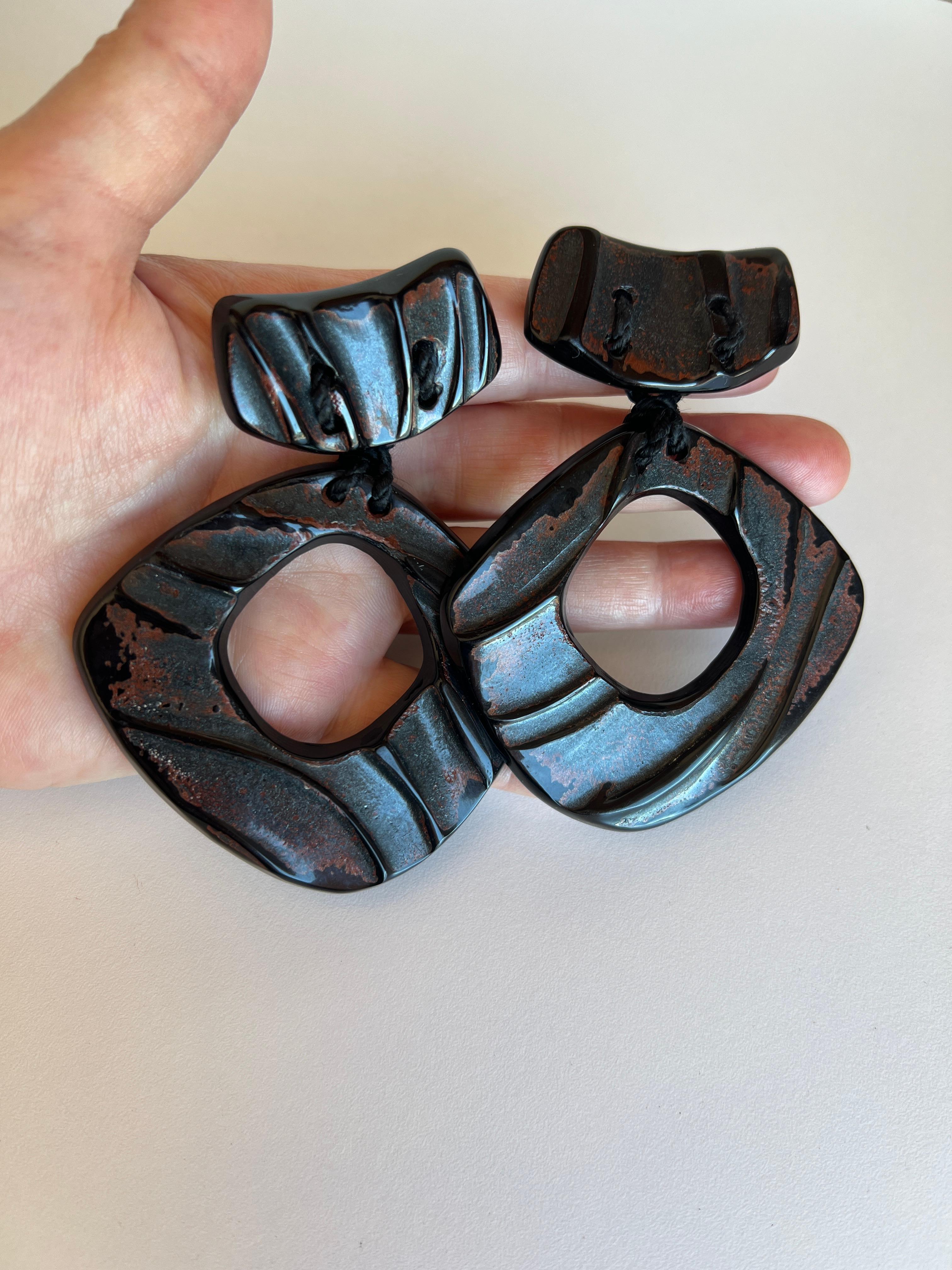 Women's Large Bold 1980s Anne & Frank Vigneri Black Dangle Clip Hoop Earrings For Sale