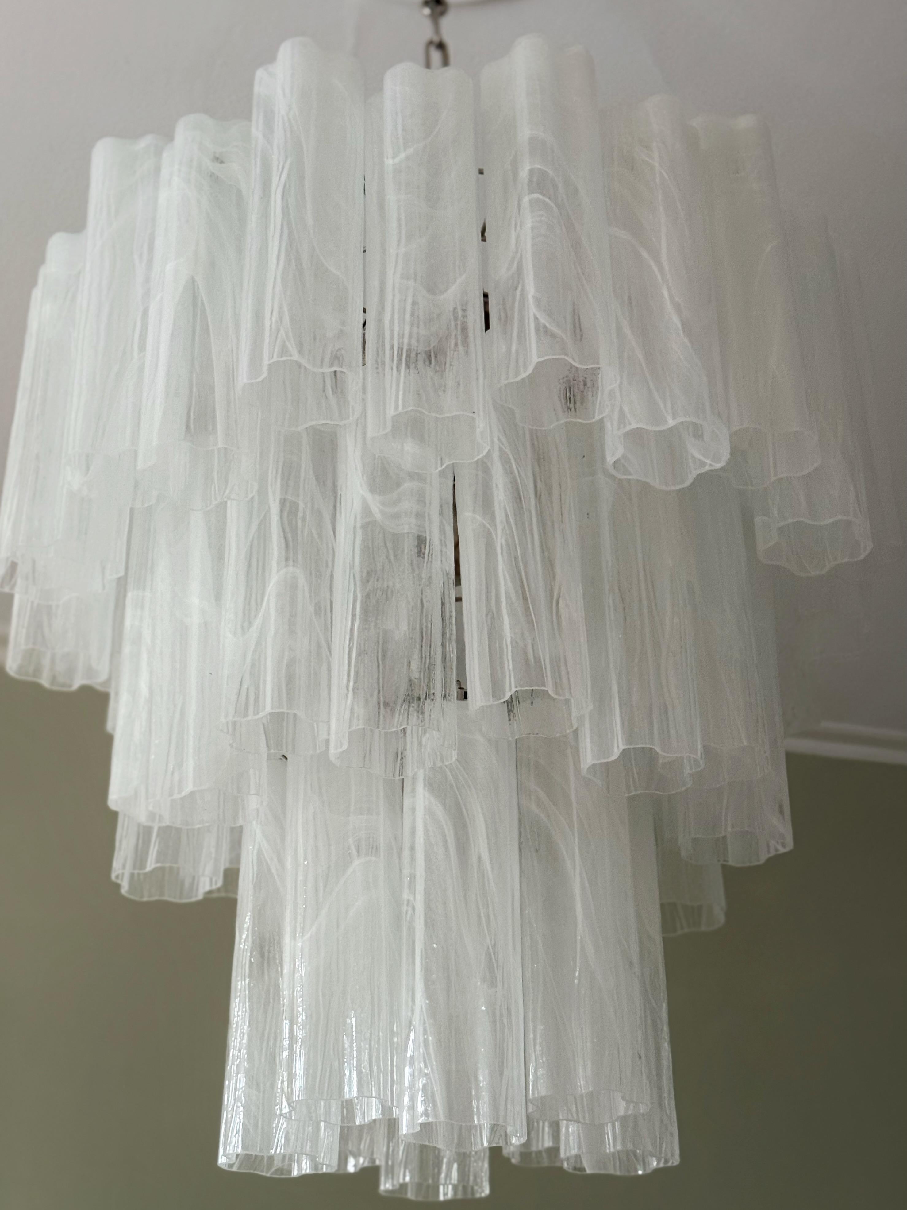 Large Bold Eclectic White Murano Chandelier Tronchi In Excellent Condition For Sale In Bromma, SE