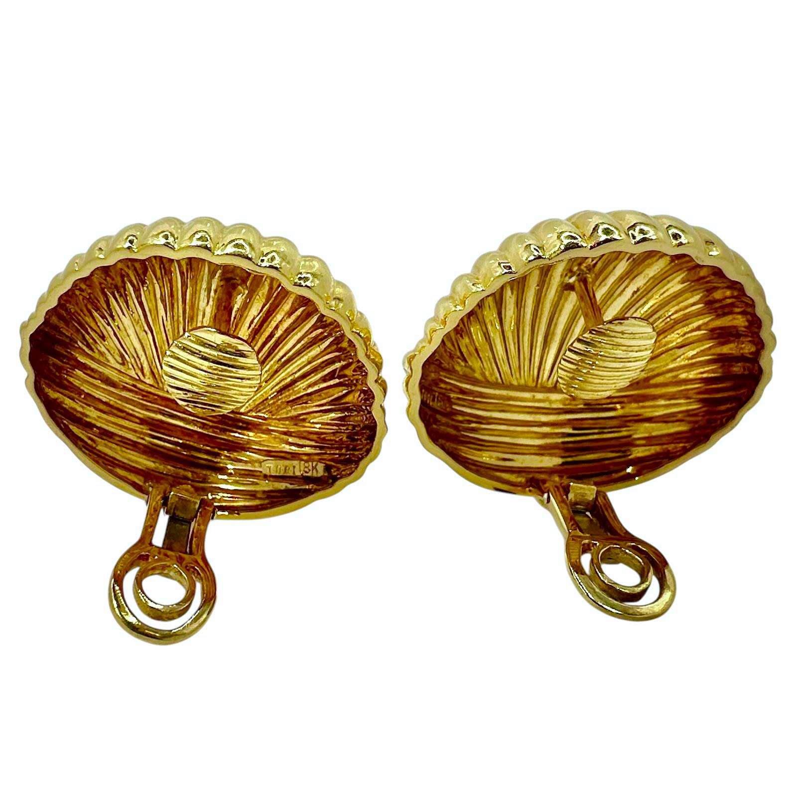 Large Bombe Fluted 18K Yellow Gold Earrings by Charles Turi 1.25 Inch Diameter In Good Condition For Sale In Palm Beach, FL